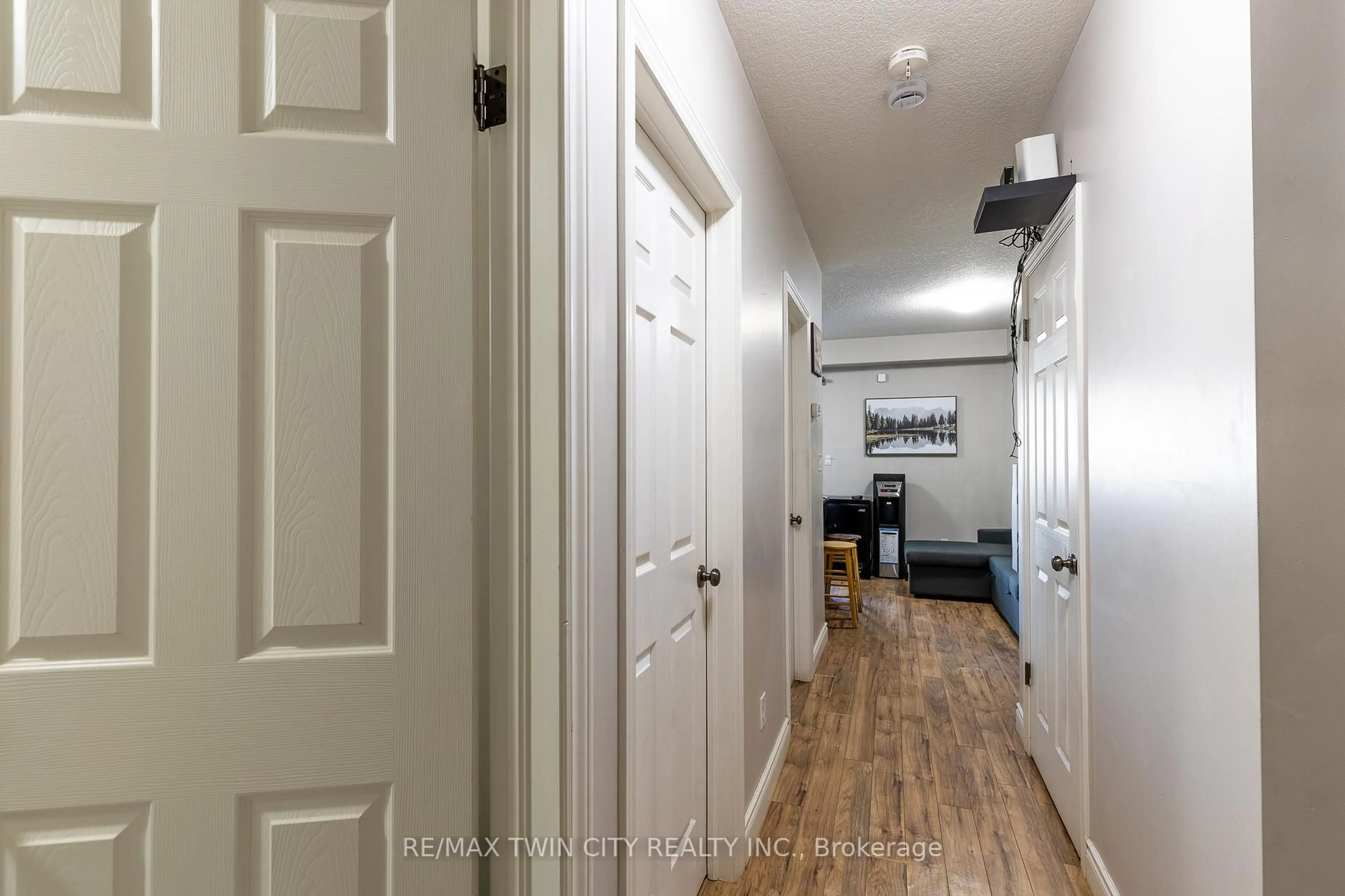 Indoor entryway for 38 Howe Dr #6B, Kitchener Ontario N2E 0E3