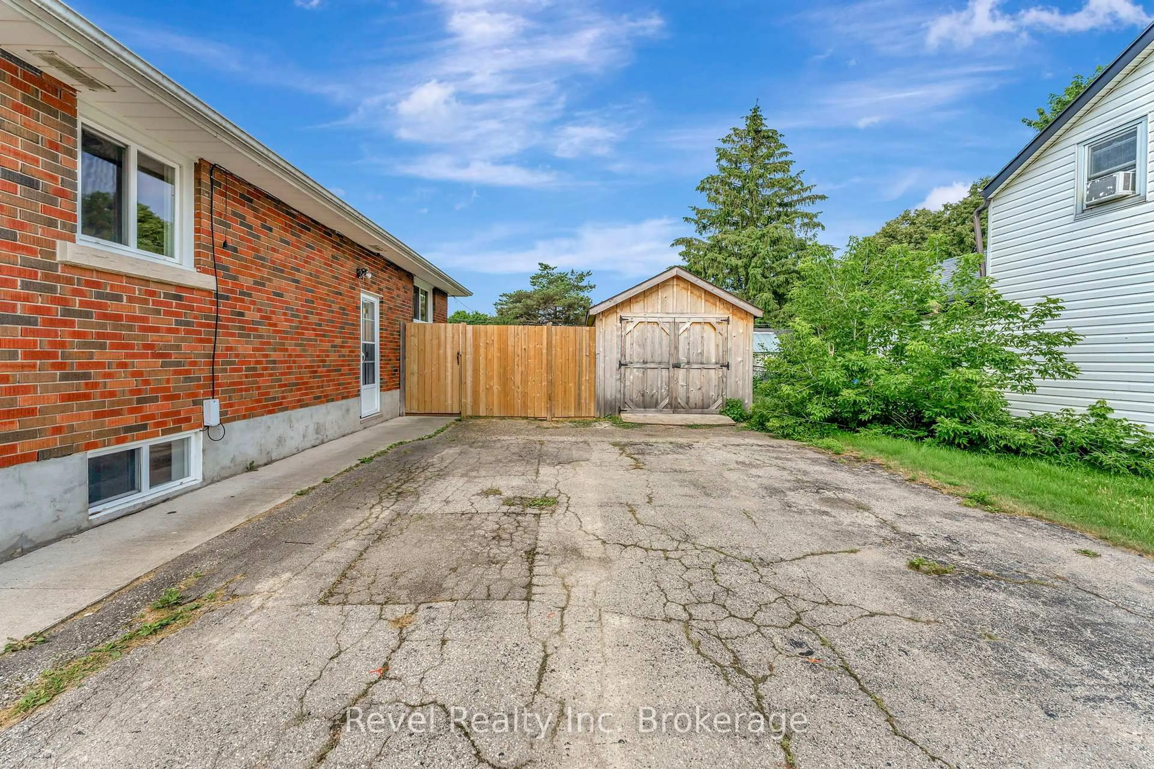 A pic from outside/outdoor area/front of a property/back of a property/a pic from drone, street for 396 Powell St, Woodstock Ontario N4S 3T6