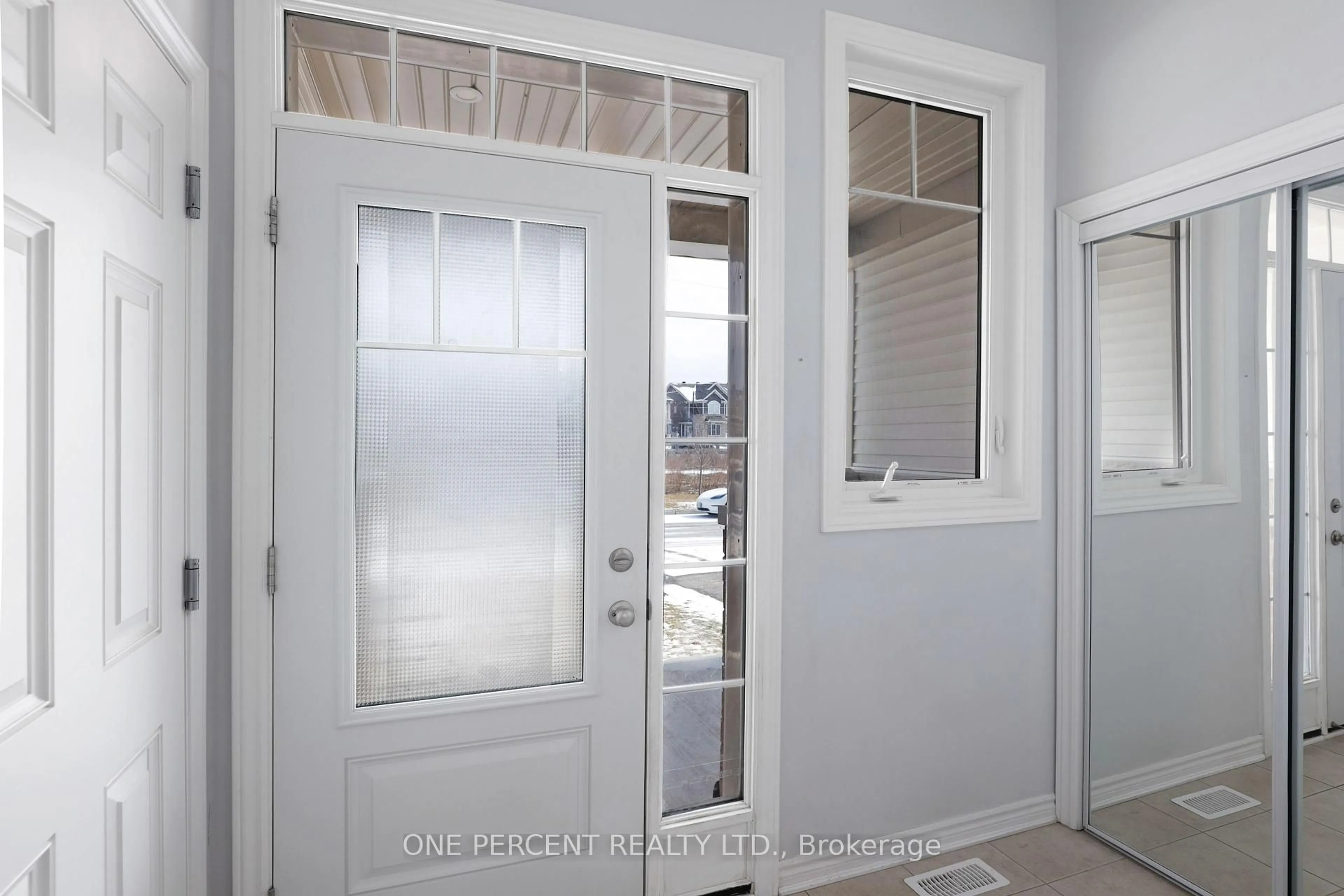 Indoor entryway for 733 Megrez Way, Ottawa Ontario K2J 6S8