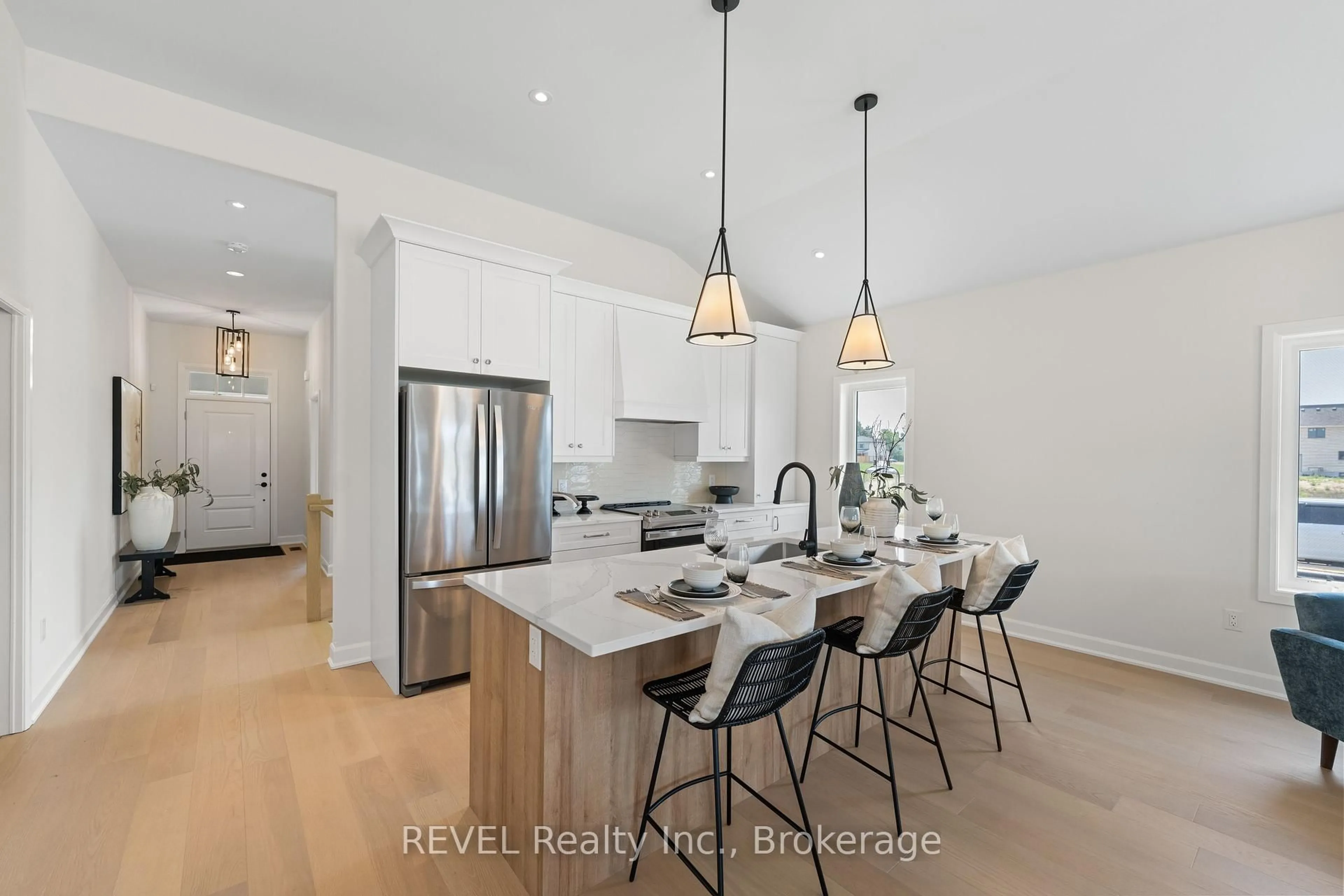 Open concept kitchen, ceramic/tile floor for 32 Harvest Dr, Niagara-on-the-Lake Ontario L0S 1J0