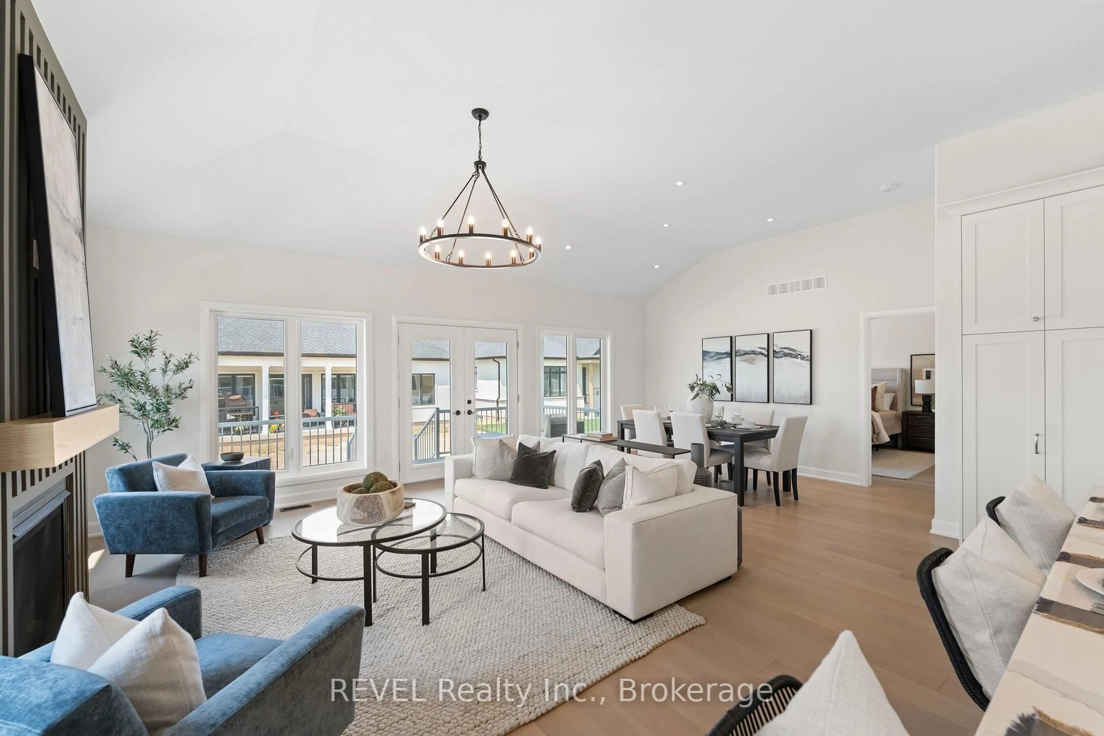Living room with furniture, unknown for 32 Harvest Dr, Niagara-on-the-Lake Ontario L0S 1J0