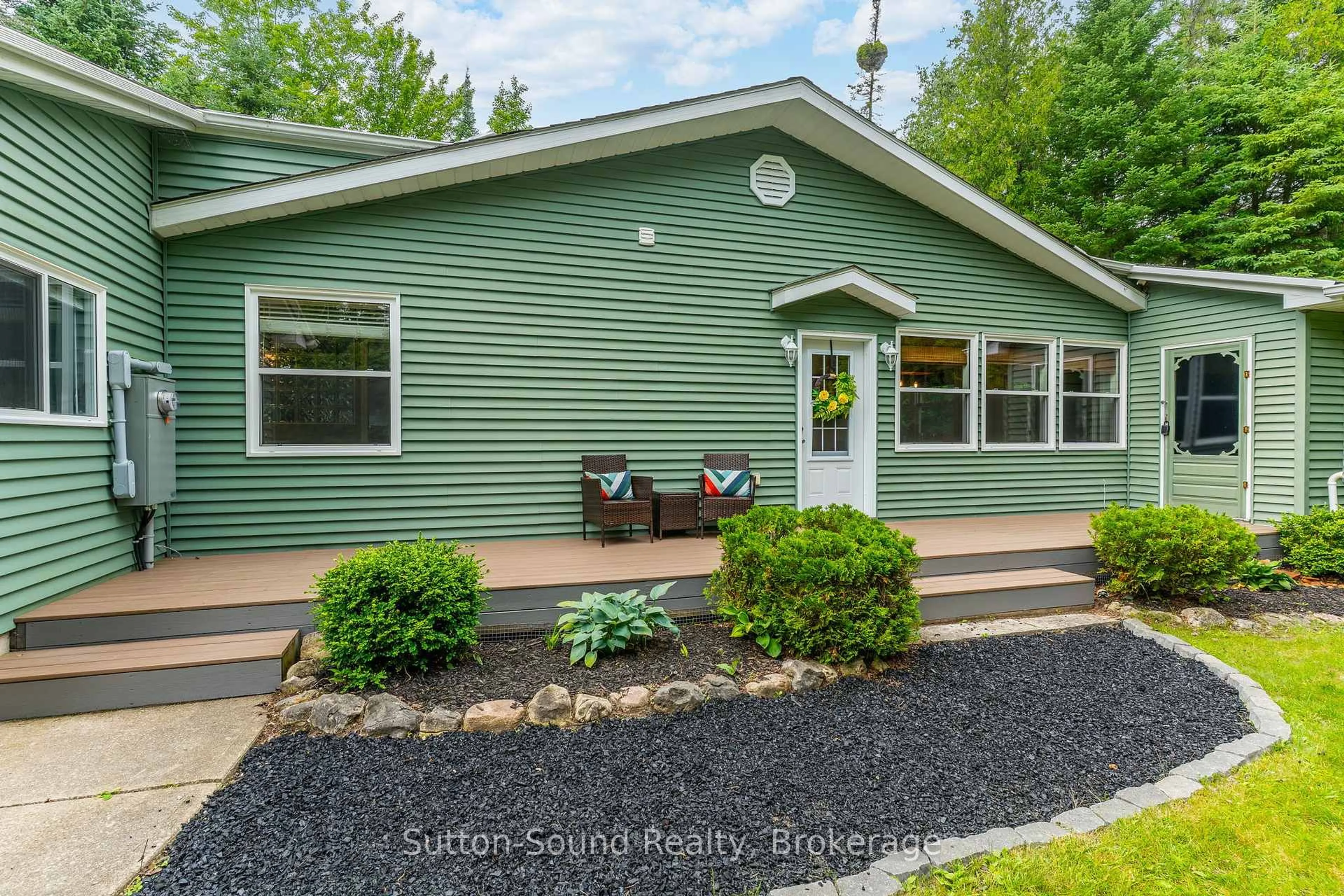 Home with vinyl exterior material, water/lake/river/ocean view for 749 Oxford Cres, South Bruce Peninsula Ontario N0H 2G0