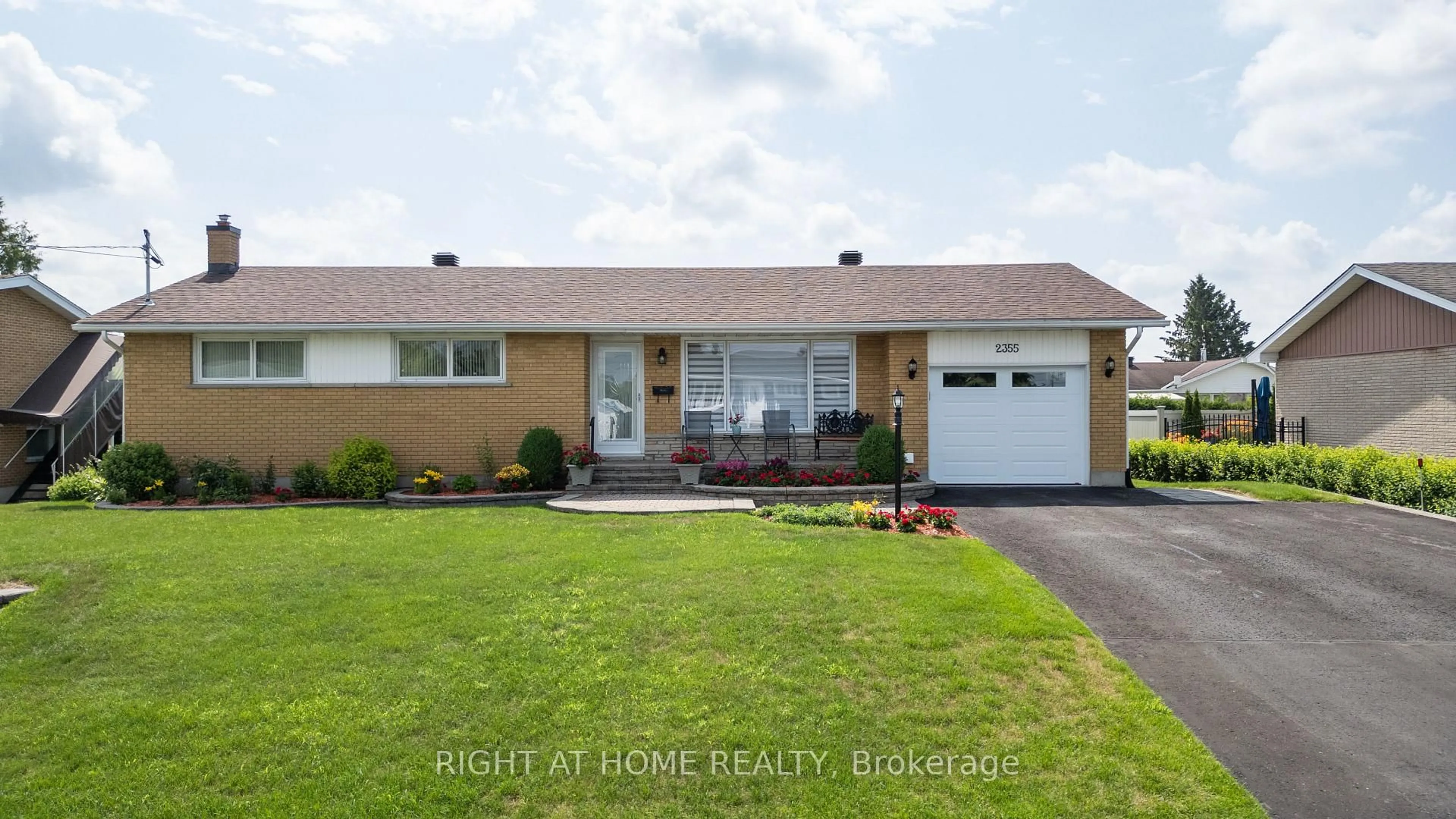 Home with vinyl exterior material, street for 2355 Raymond St, Clarence-Rockland Ontario K4K 1K3
