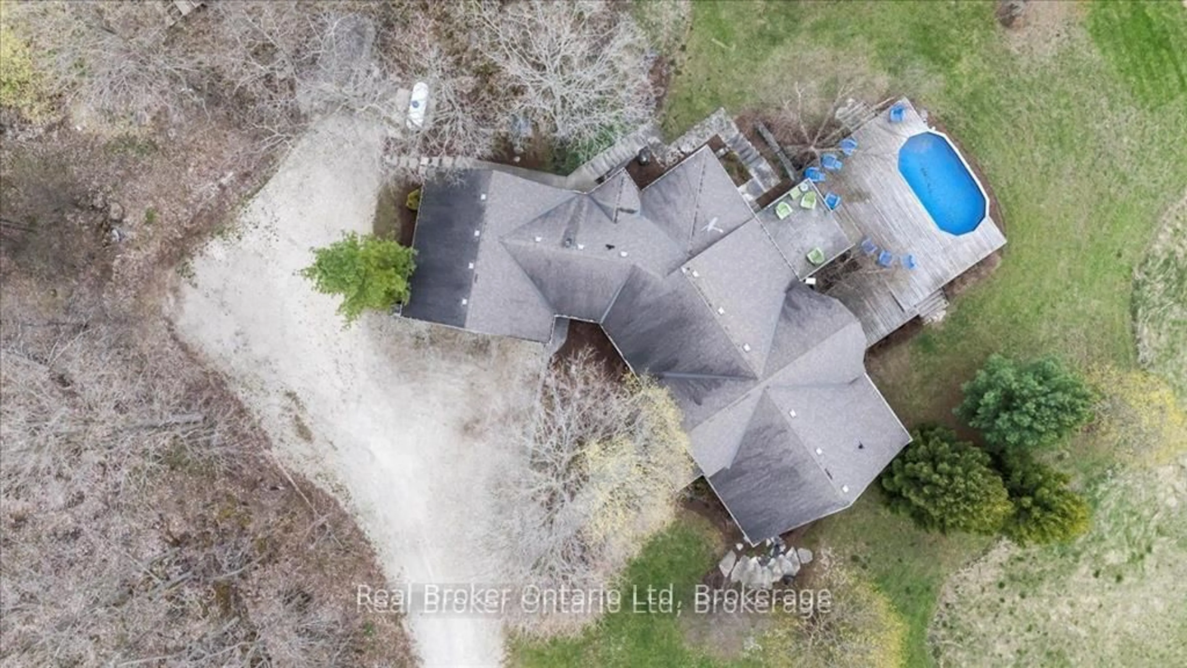 A pic from outside/outdoor area/front of a property/back of a property/a pic from drone, building for 740494 10 Sdrd, Chatsworth Ontario N0H 1R0
