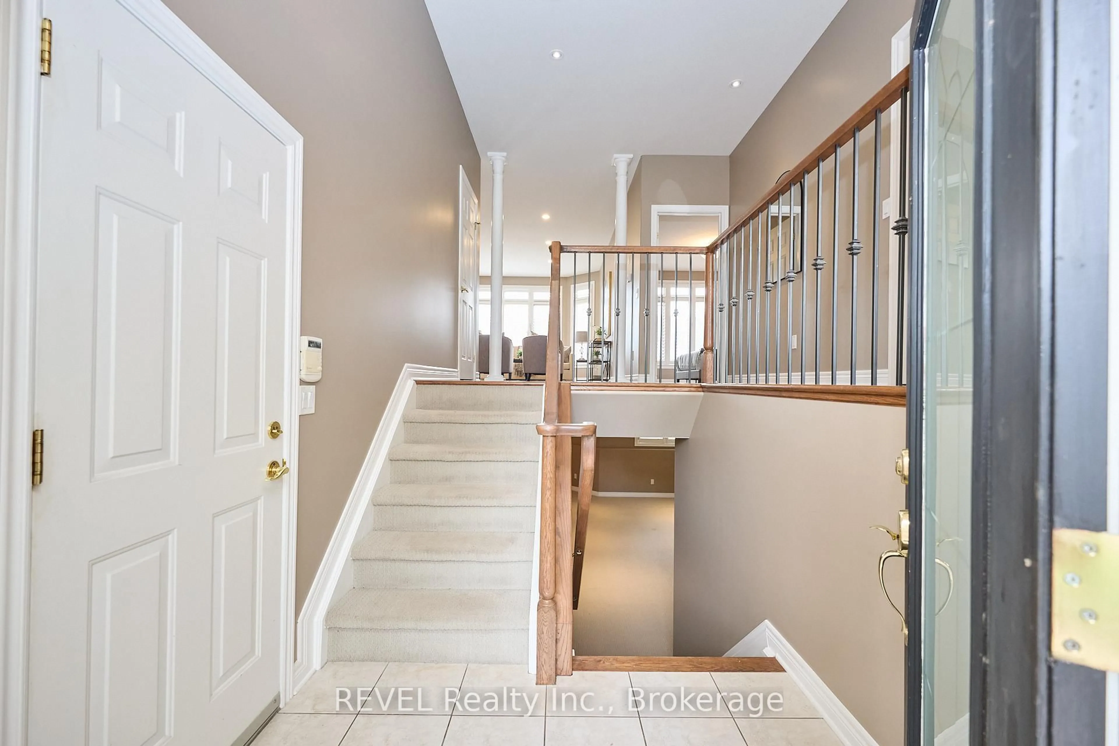 Indoor foyer for 2-25 Scullers Way, St. Catharines Ontario L2N 7S9