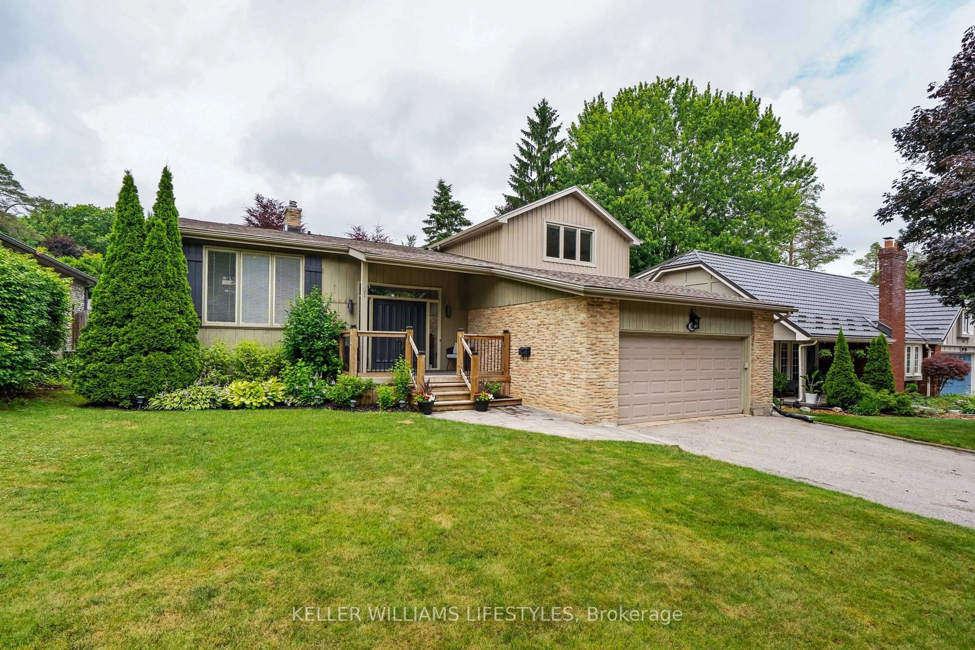 Home with vinyl exterior material, street for 31 Conifer Cres, London South Ontario N6K 2V3