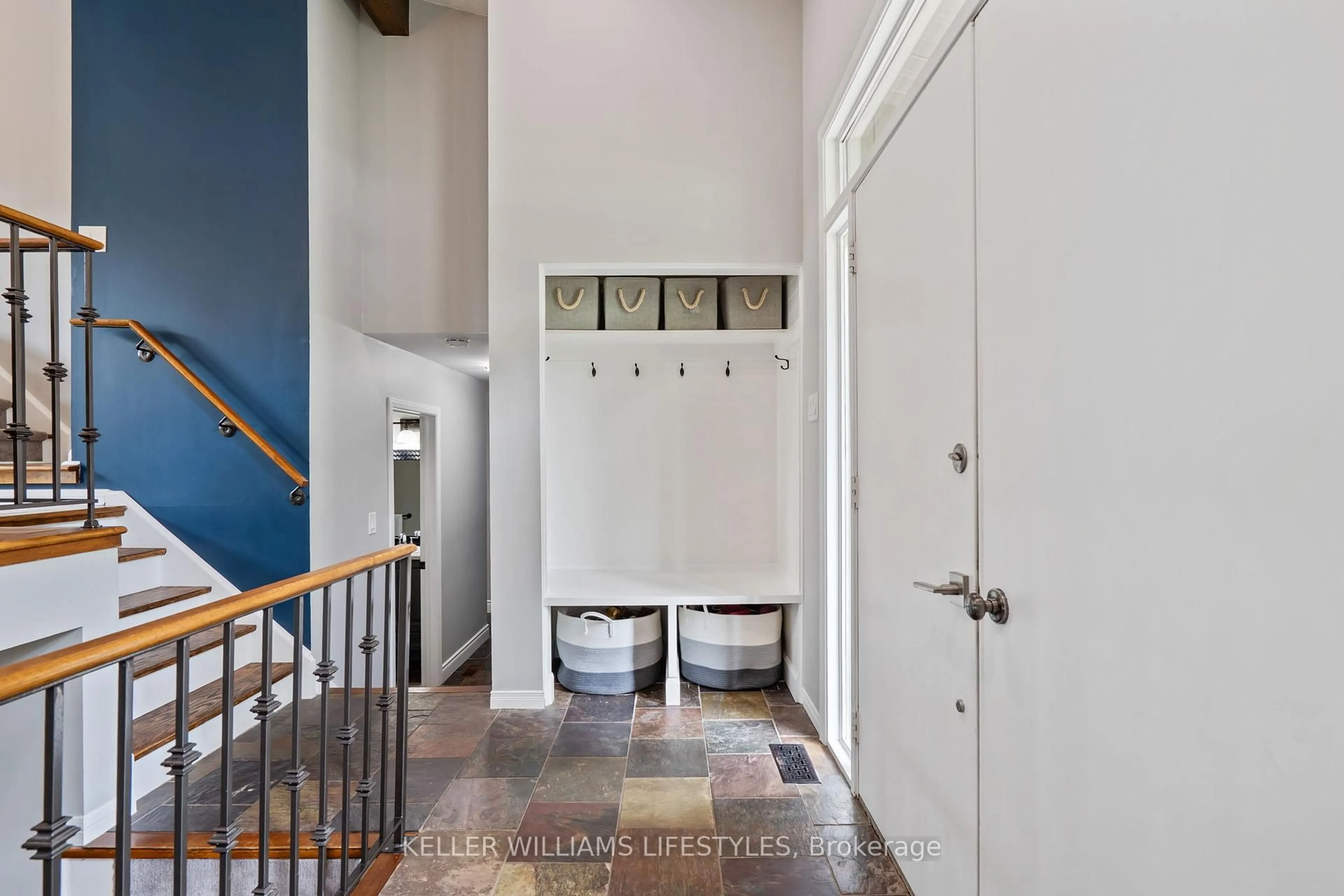 Indoor entryway for 31 Conifer Cres, London South Ontario N6K 2V3