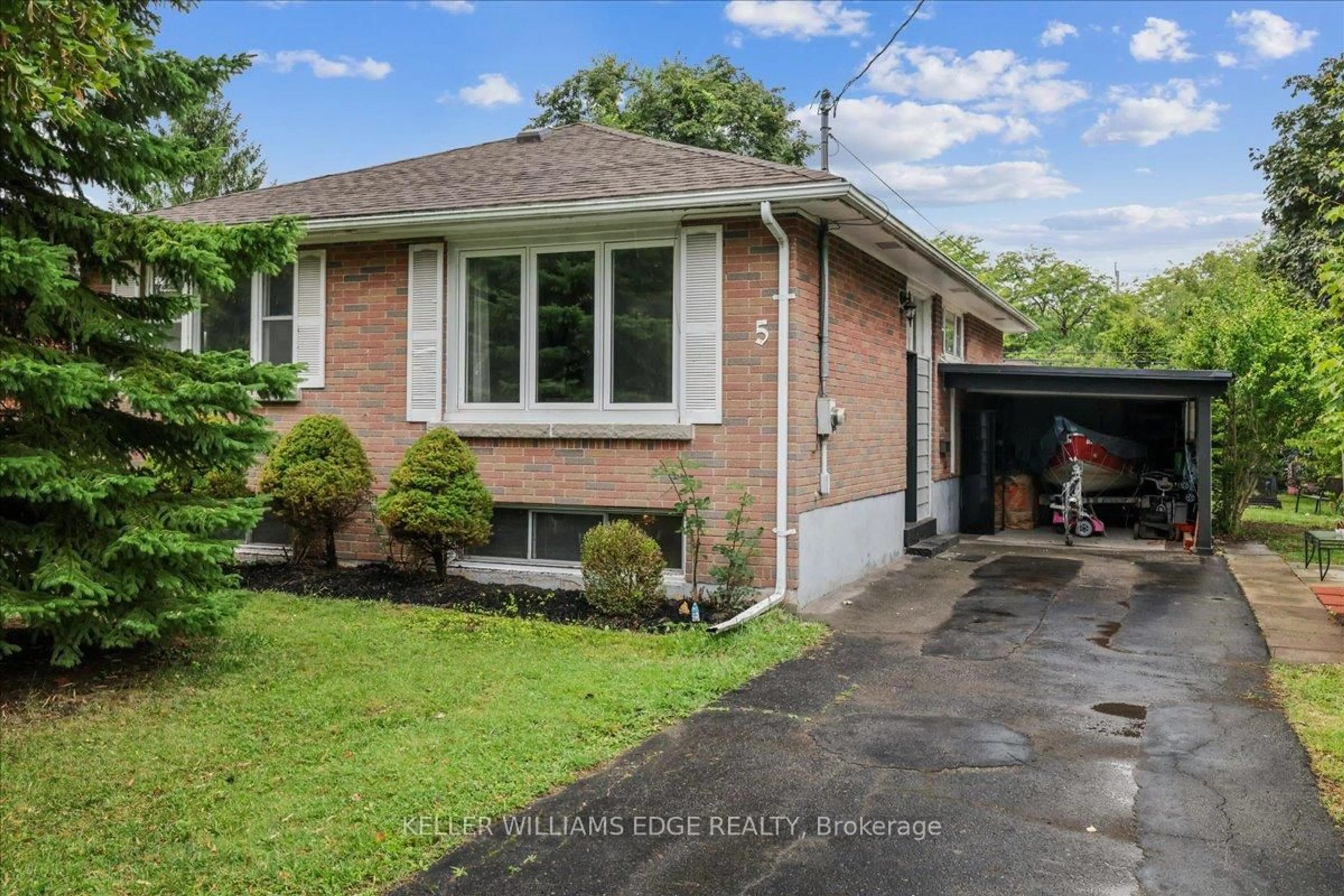 Home with brick exterior material, street for 5 Howard Ave, St. Catharines Ontario L2N 3W8