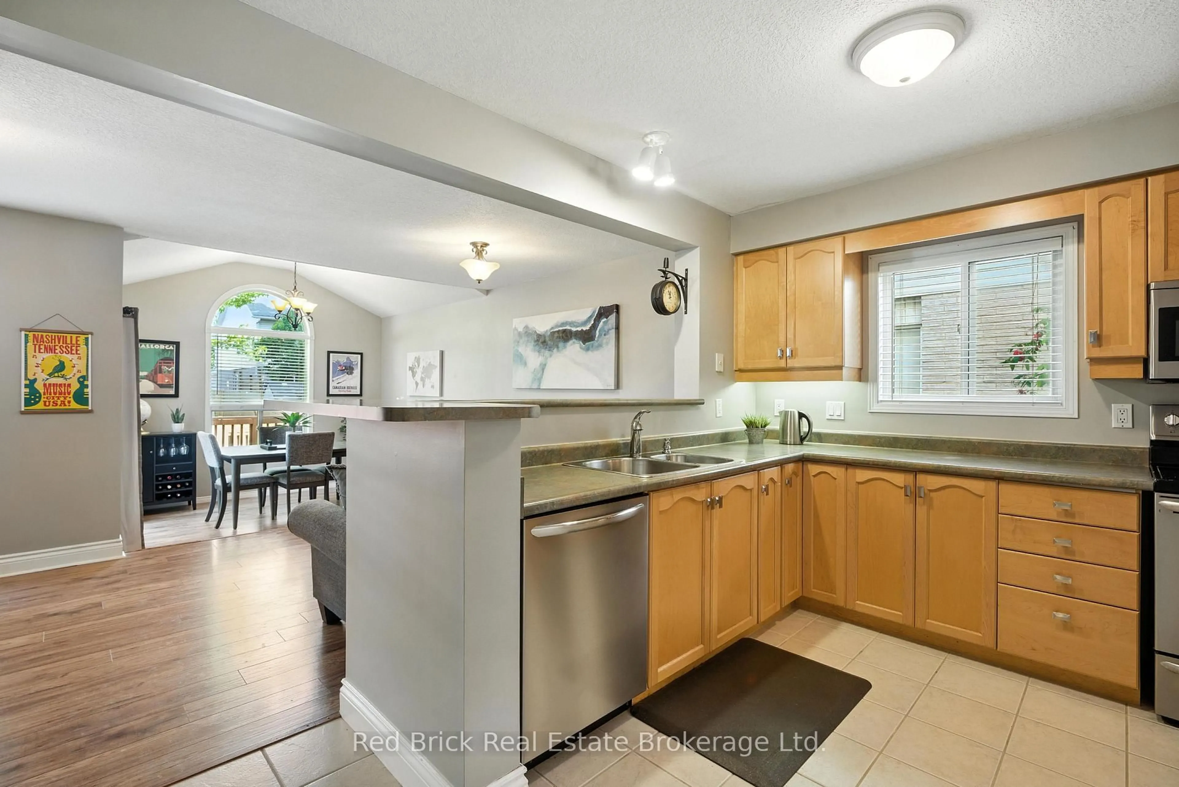Open concept kitchen, ceramic/tile floor for 18 Boulder Cres, Guelph Ontario N1G 5A2