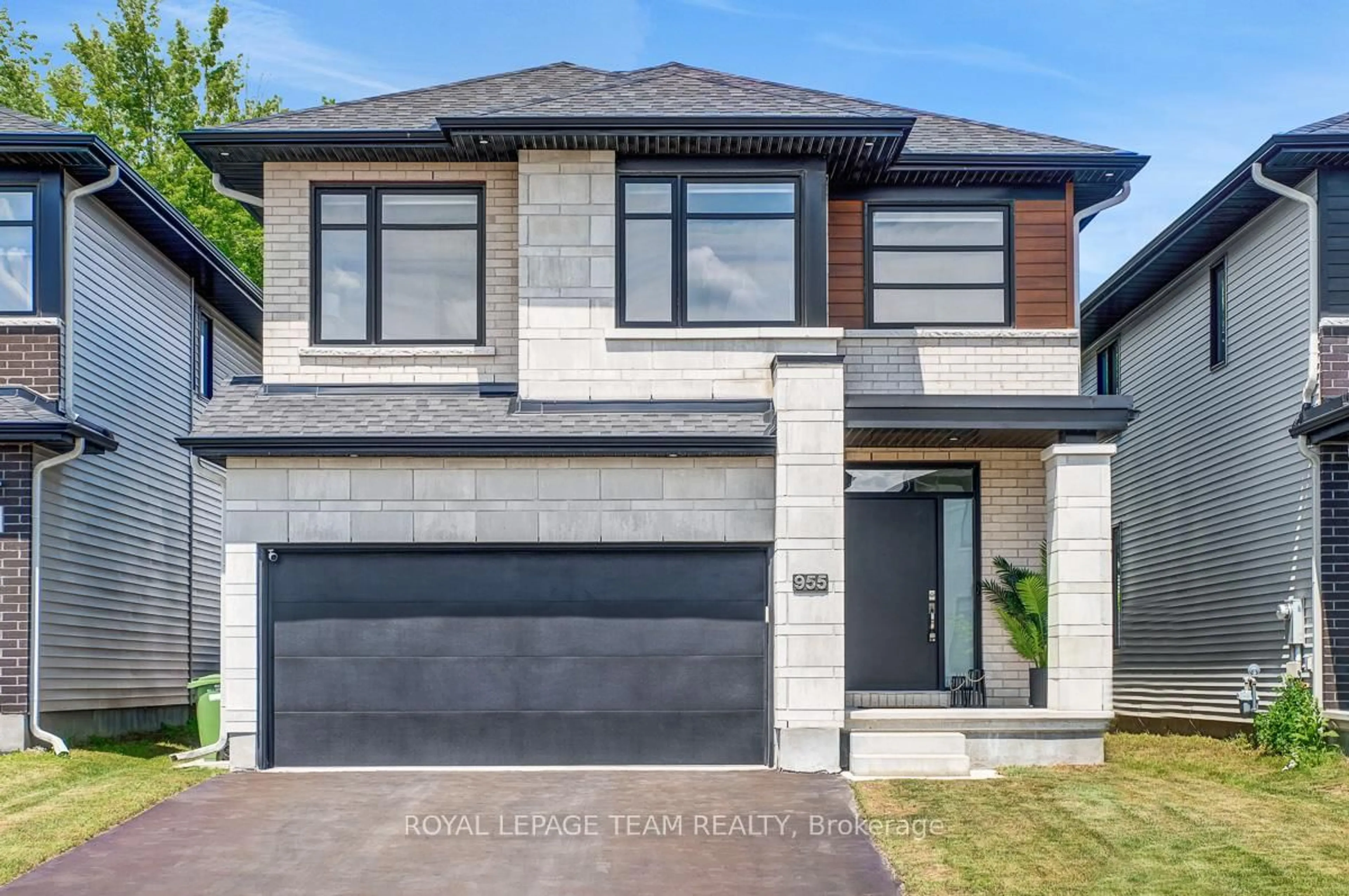 Home with brick exterior material, street for 955 ATRIUM Rdge, Manotick Ontario K4M 0P3