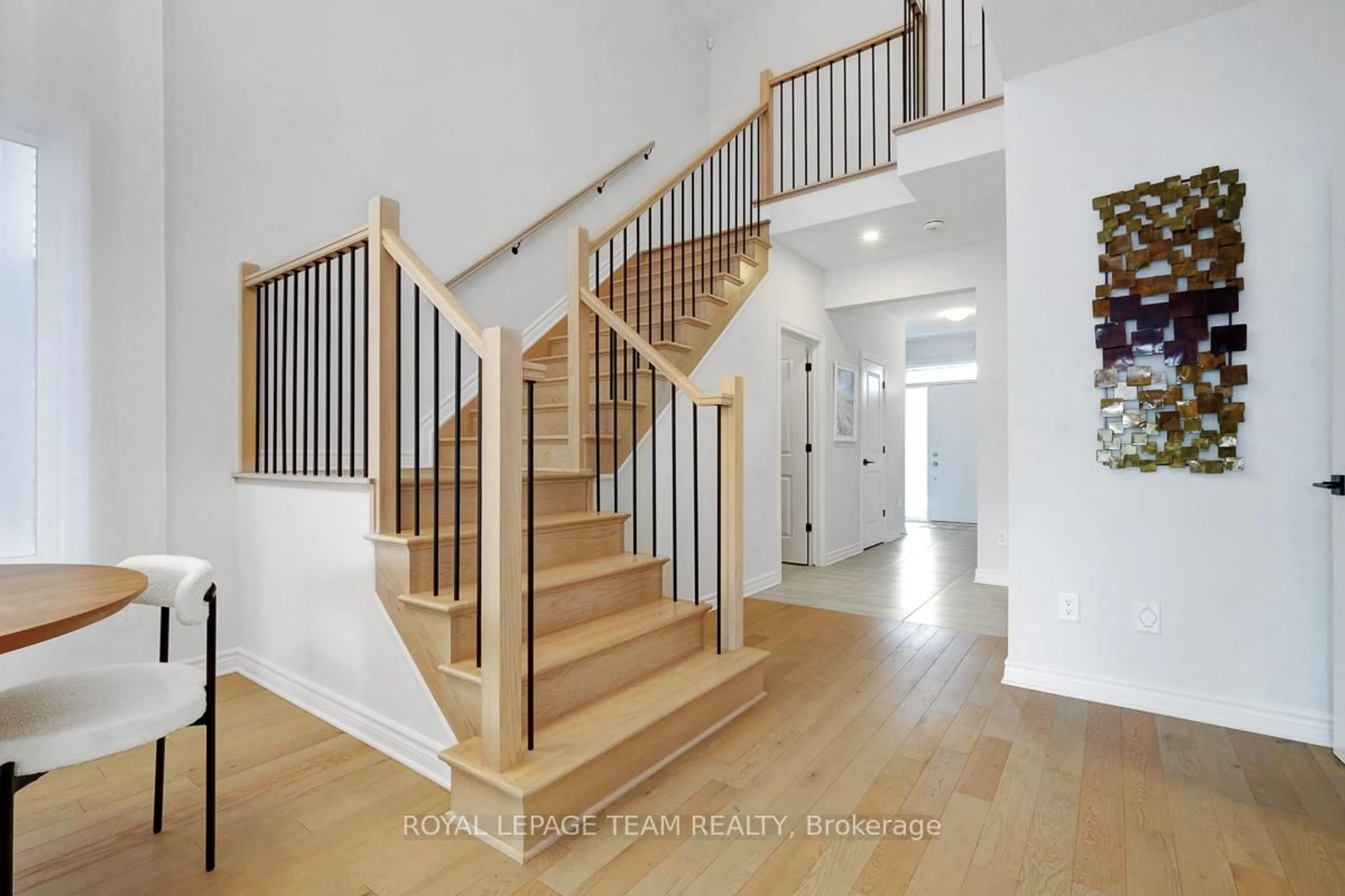 Stairs for 955 ATRIUM Rdge, Manotick Ontario K4M 0P3