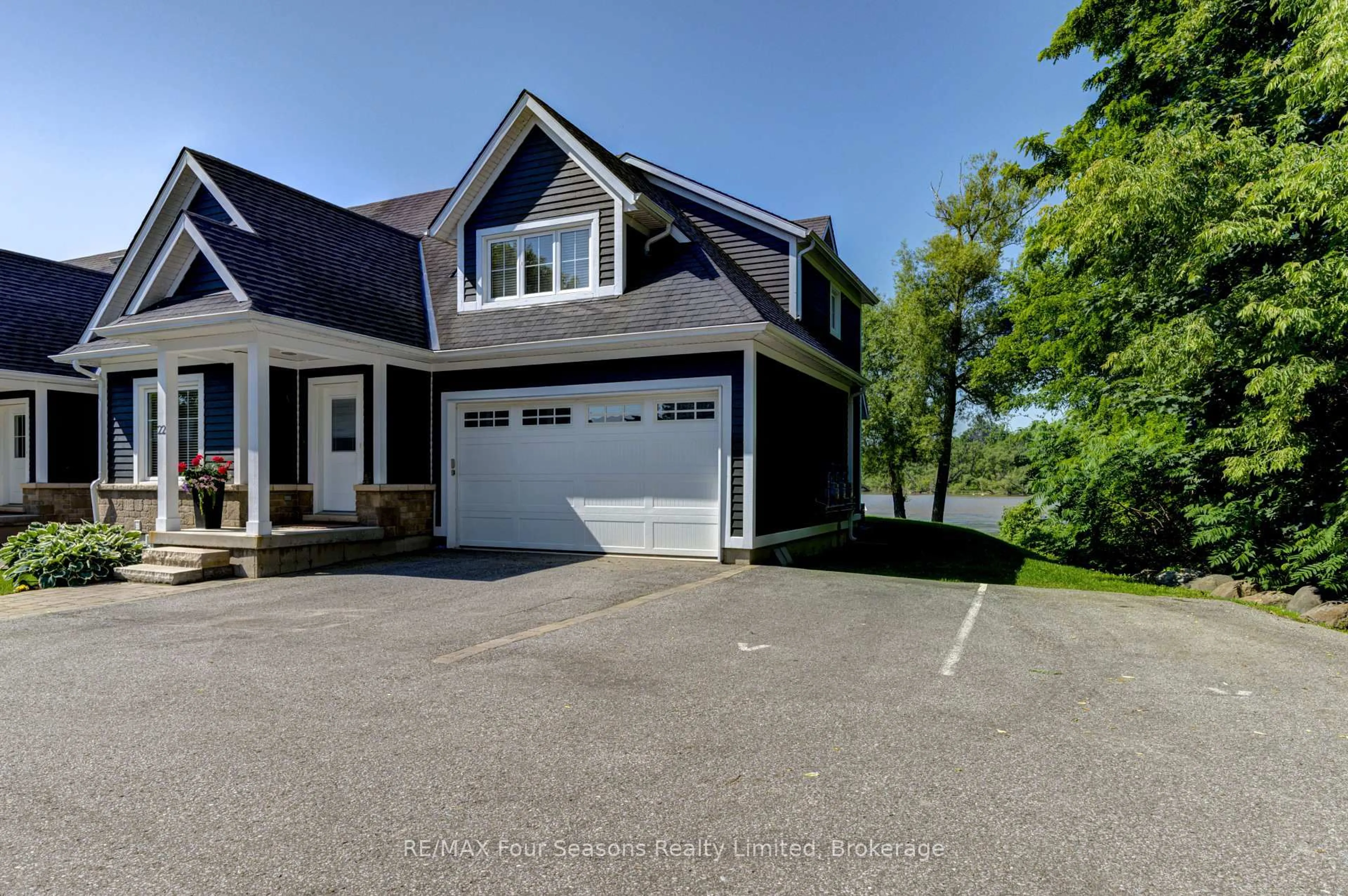 A pic from outside/outdoor area/front of a property/back of a property/a pic from drone, street for 59 King St #22, Blue Mountains Ontario N0H 2P0