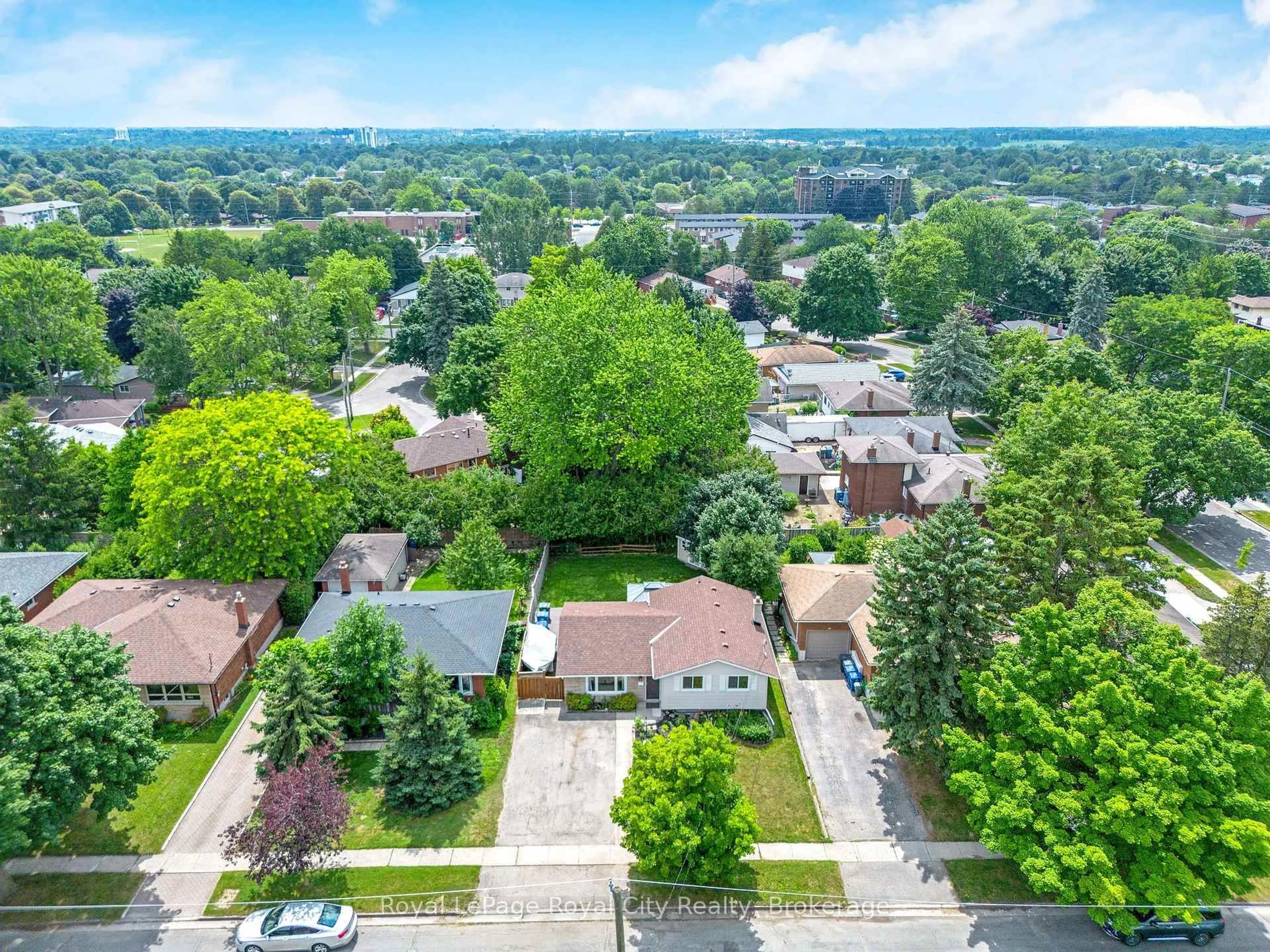 A pic from outside/outdoor area/front of a property/back of a property/a pic from drone, street for 38 Algoma Dr, Guelph Ontario N1E 1C7