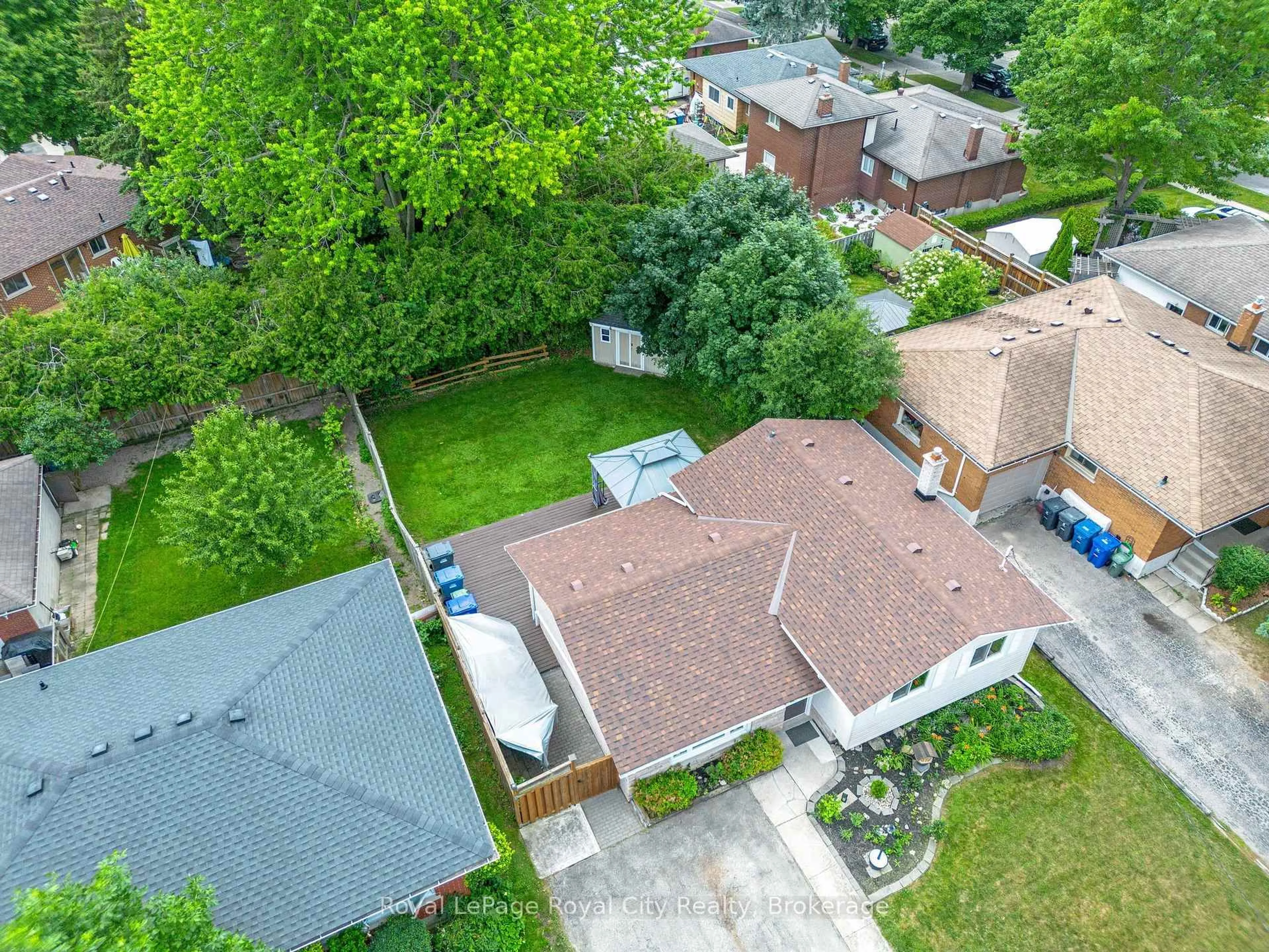 A pic from outside/outdoor area/front of a property/back of a property/a pic from drone, street for 38 Algoma Dr, Guelph Ontario N1E 1C7
