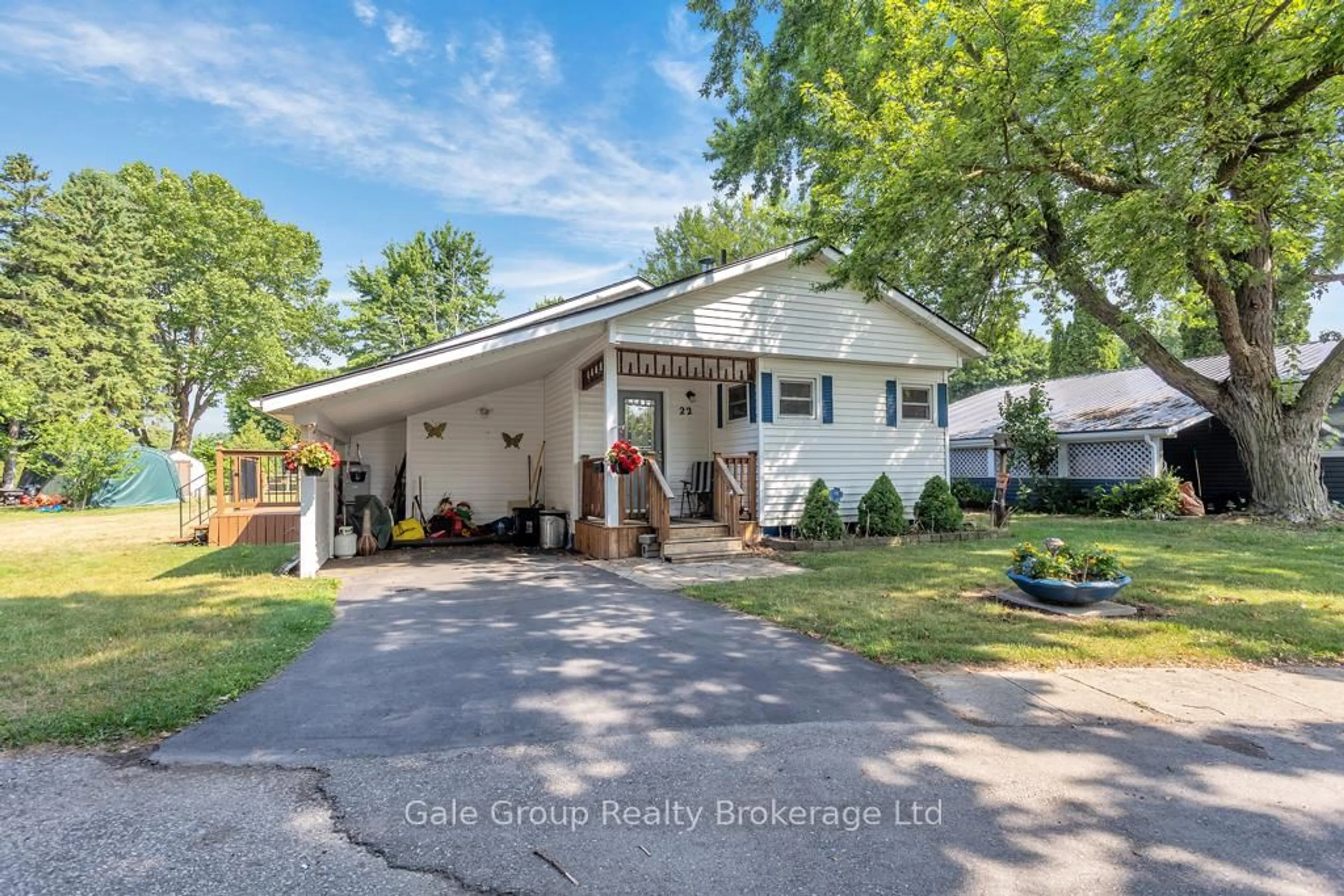 Home with vinyl exterior material, street for 22 Second St, Norfolk Ontario N4B 2W6