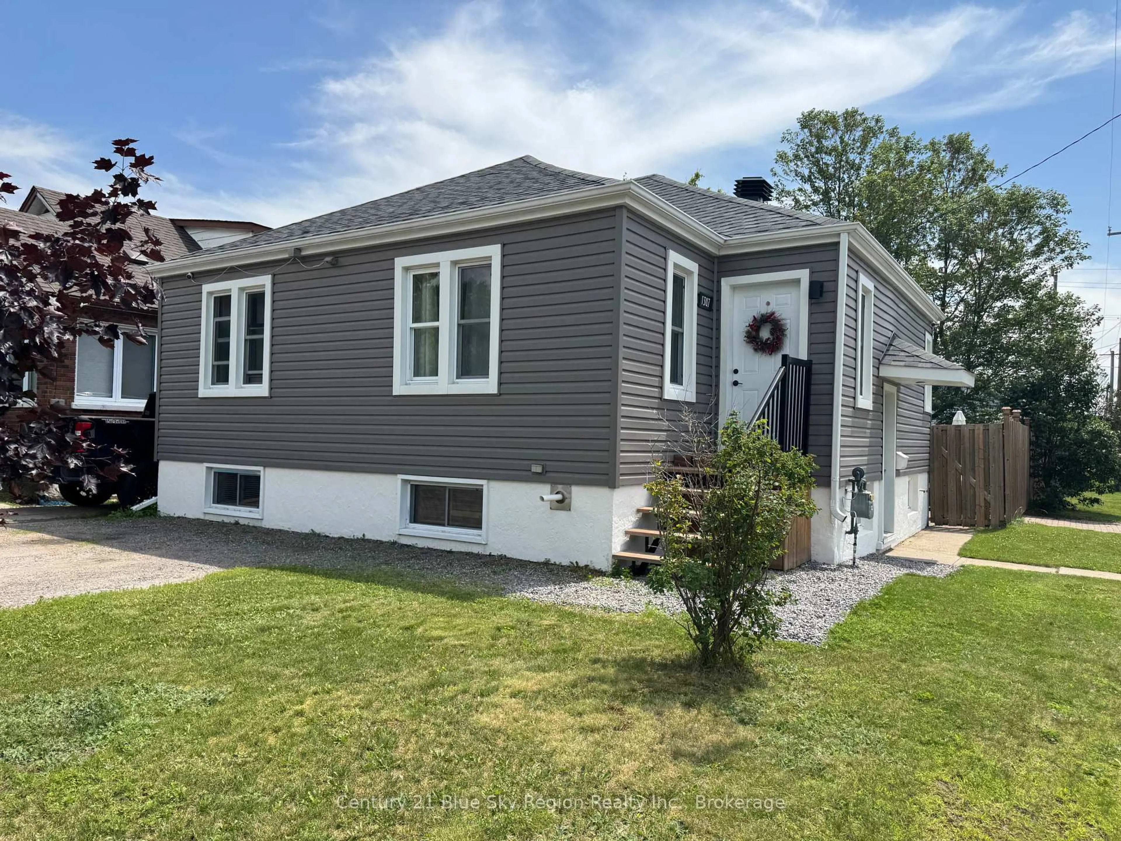 Home with vinyl exterior material, street for 1307 Dale Ave, North Bay Ontario P1B 6V5