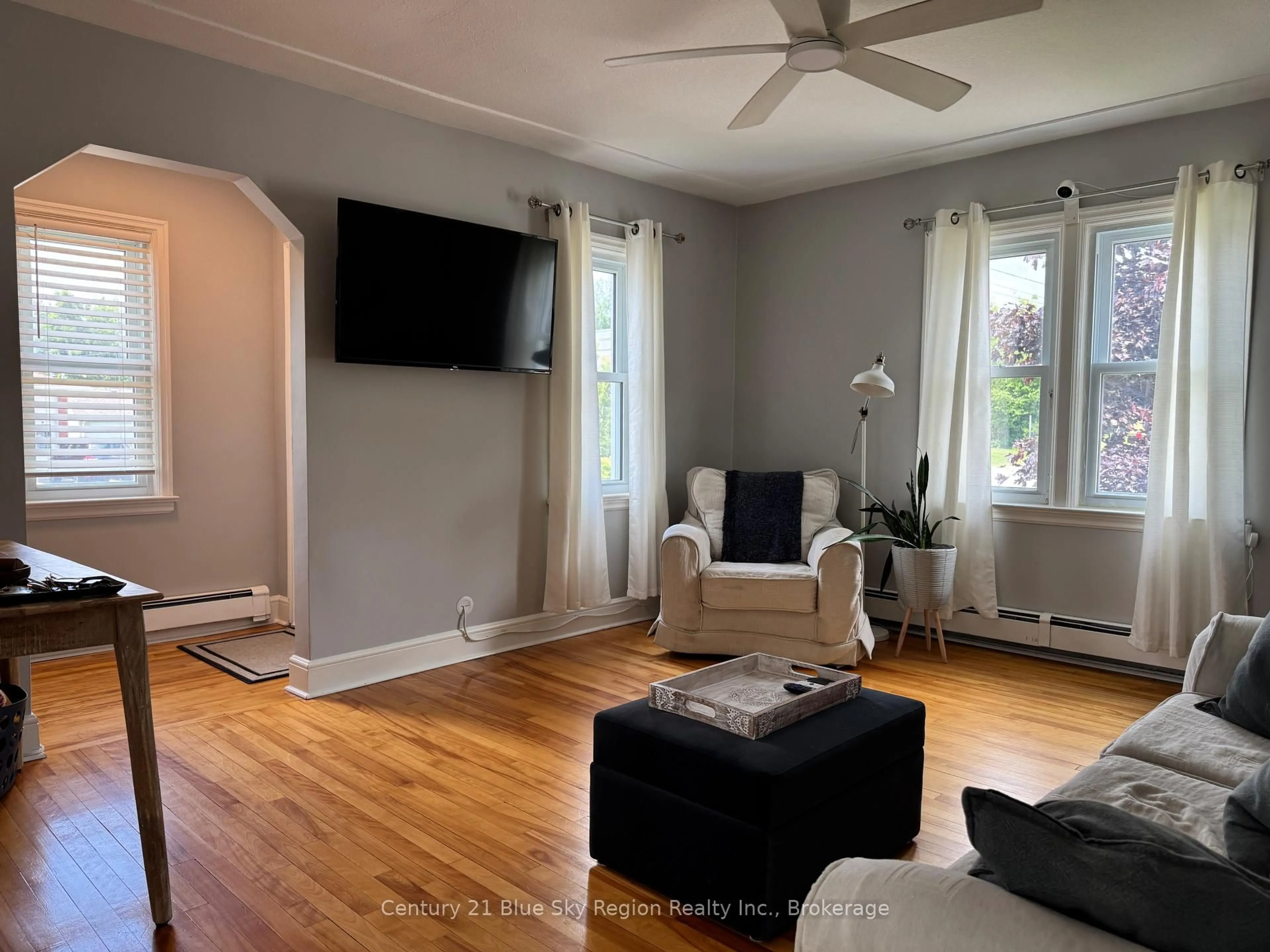 Living room with furniture, unknown for 1307 Dale Ave, North Bay Ontario P1B 6V5