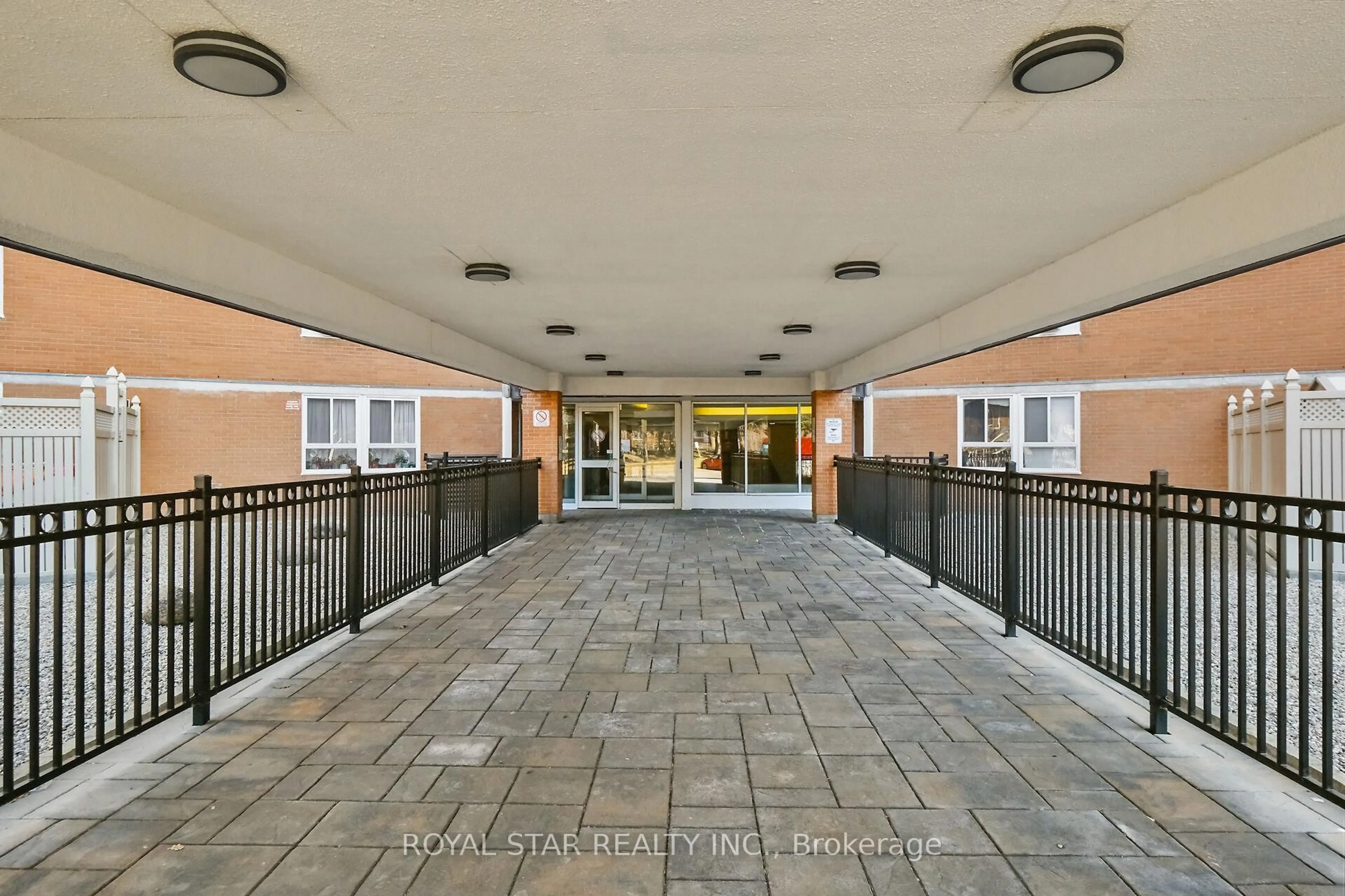 Indoor foyer for 2020 Jasmine Cres #505, Ottawa Ontario K1J 8K5
