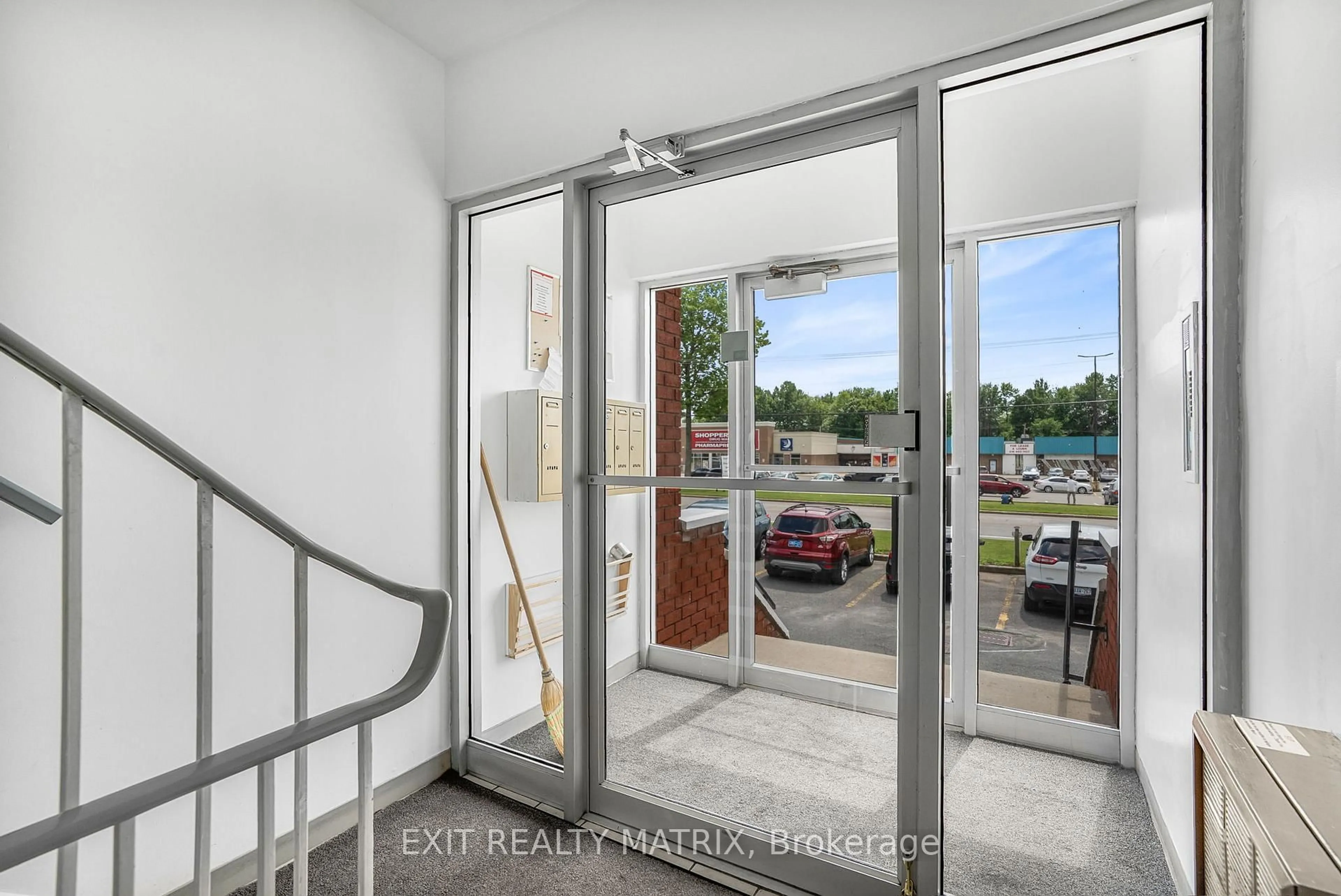Indoor foyer for 457 Spence Ave, Hawkesbury Ontario K6A 3A4