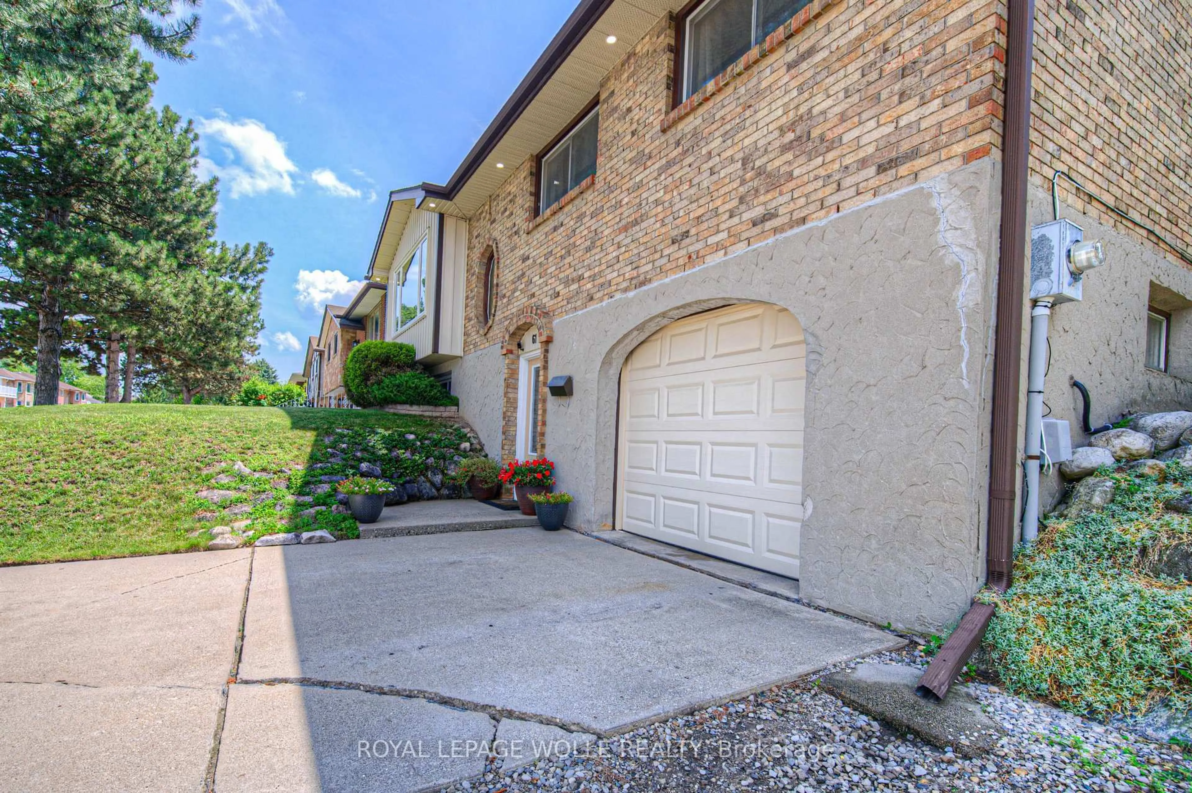 Unknown for 61 Bluerock Cres, Cambridge Ontario N1R 7B7