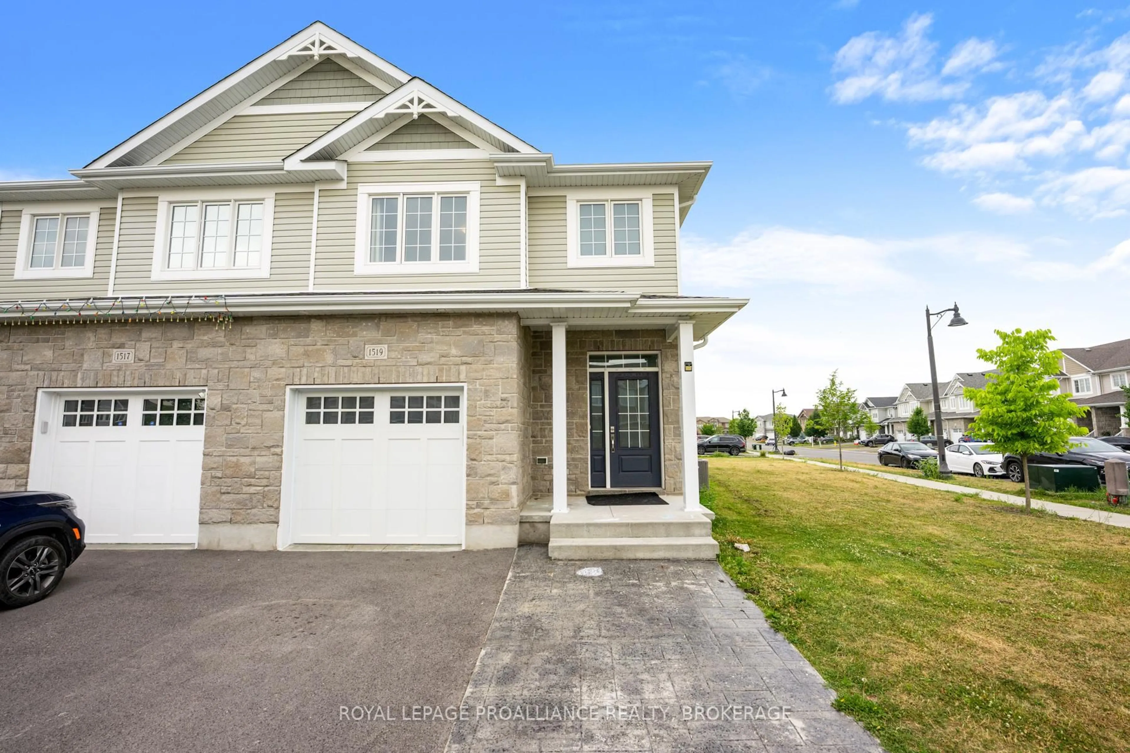 Home with vinyl exterior material, street for 1519 Davenport Cres, Kingston Ontario K7P 0M6