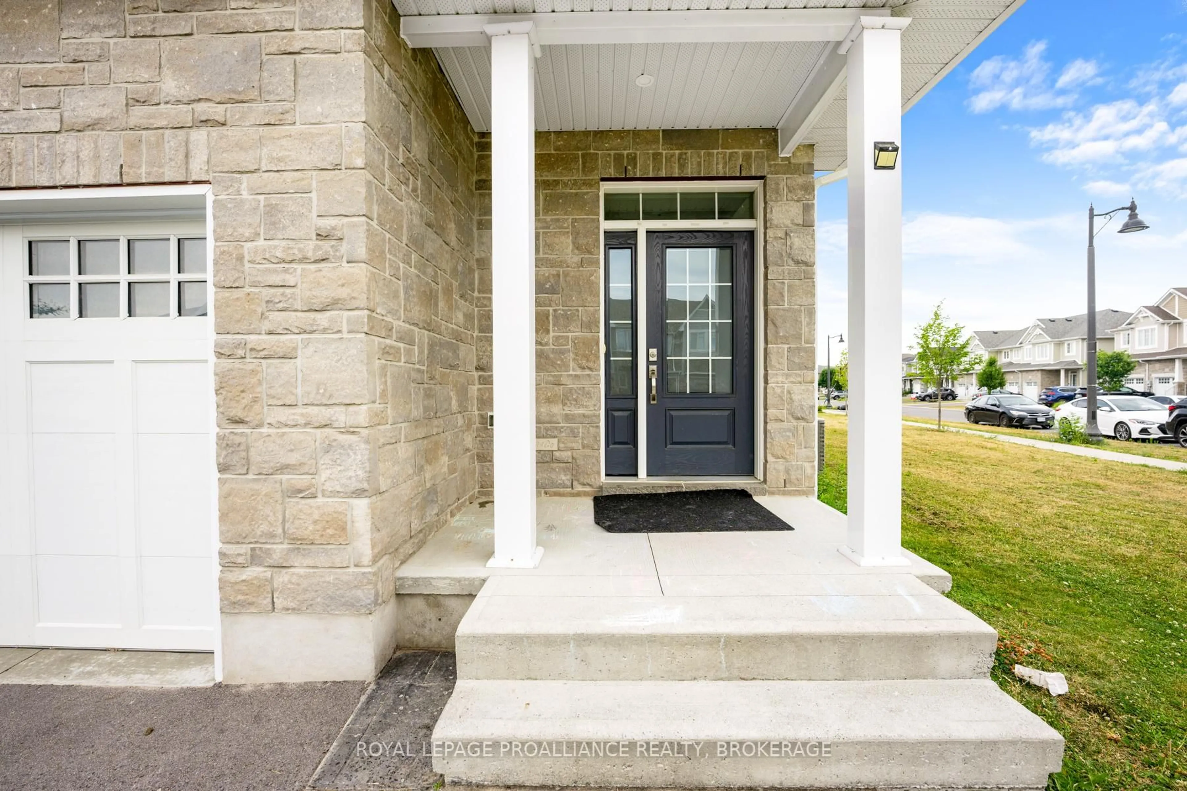 Indoor entryway for 1519 Davenport Cres, Kingston Ontario K7P 0M6