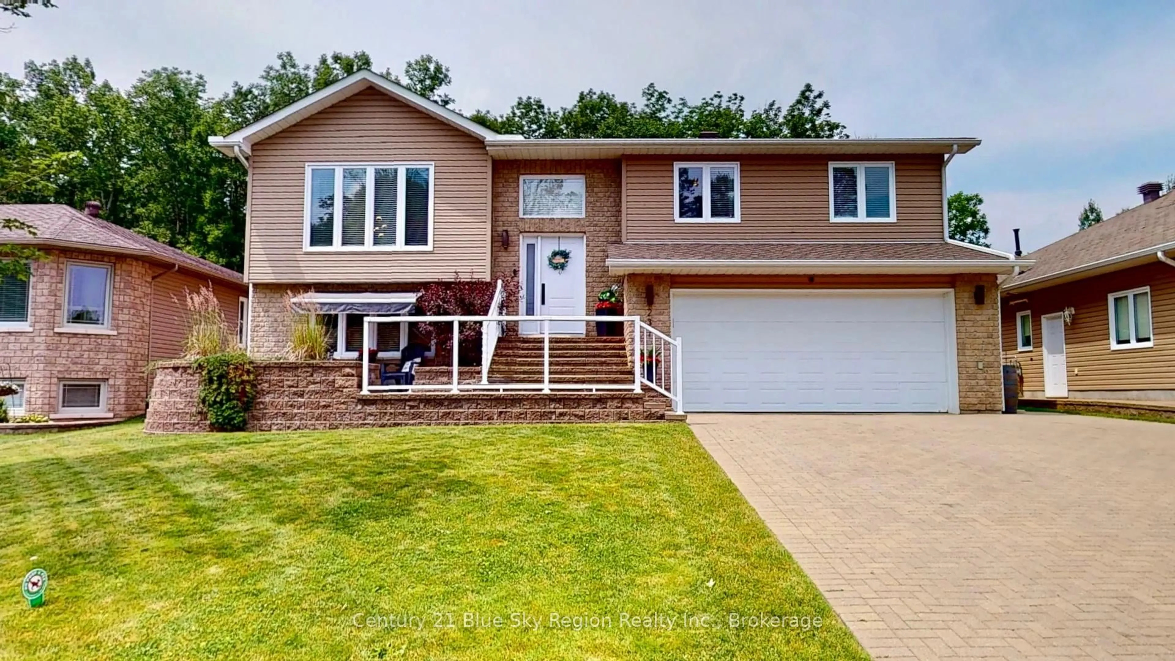 Home with vinyl exterior material, unknown for 237 Osprey Cres, Callander Ontario P0H 1H0