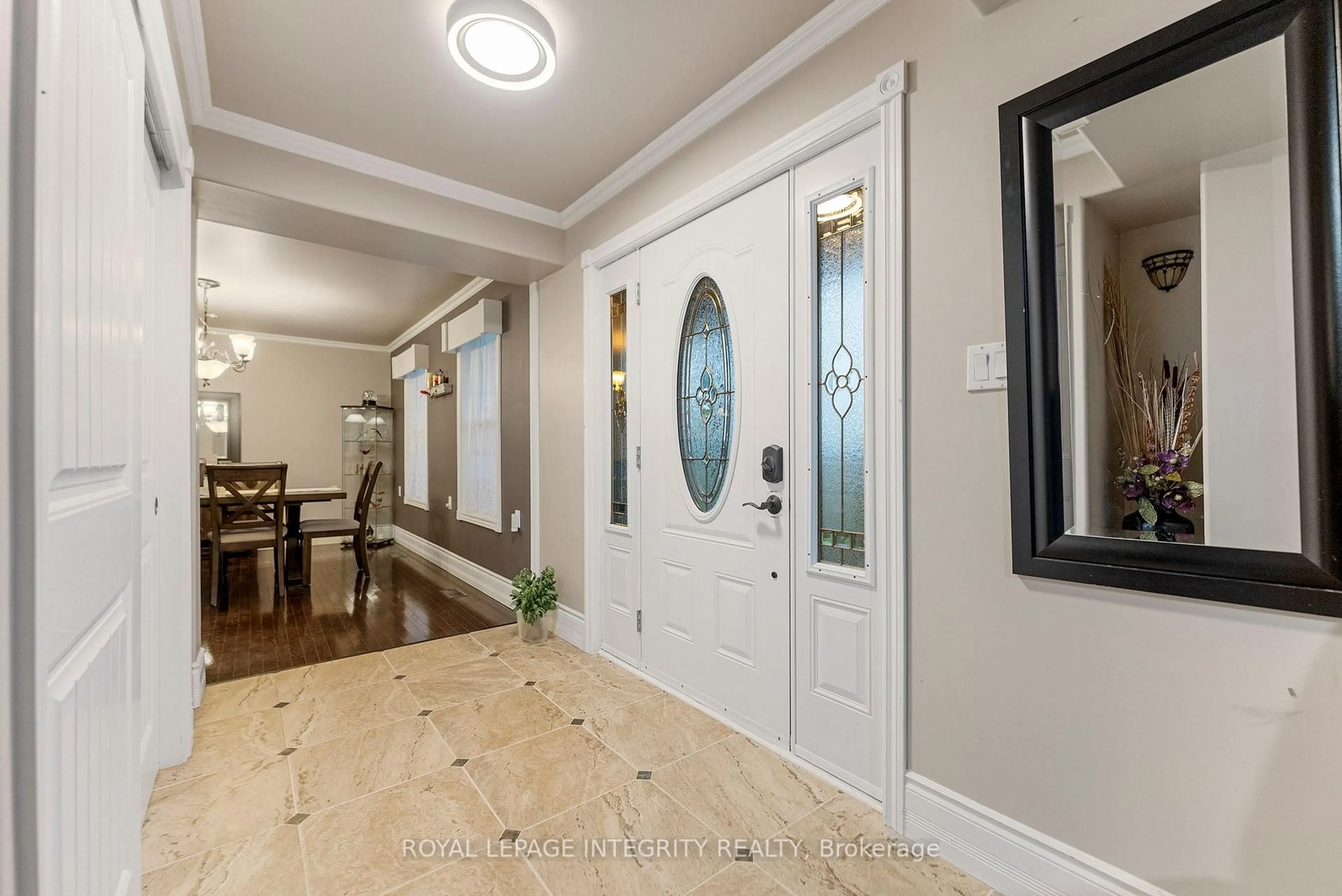 Indoor foyer for 1563 Hwy 132 Highway, Renfrew Ontario K7V 3Z5