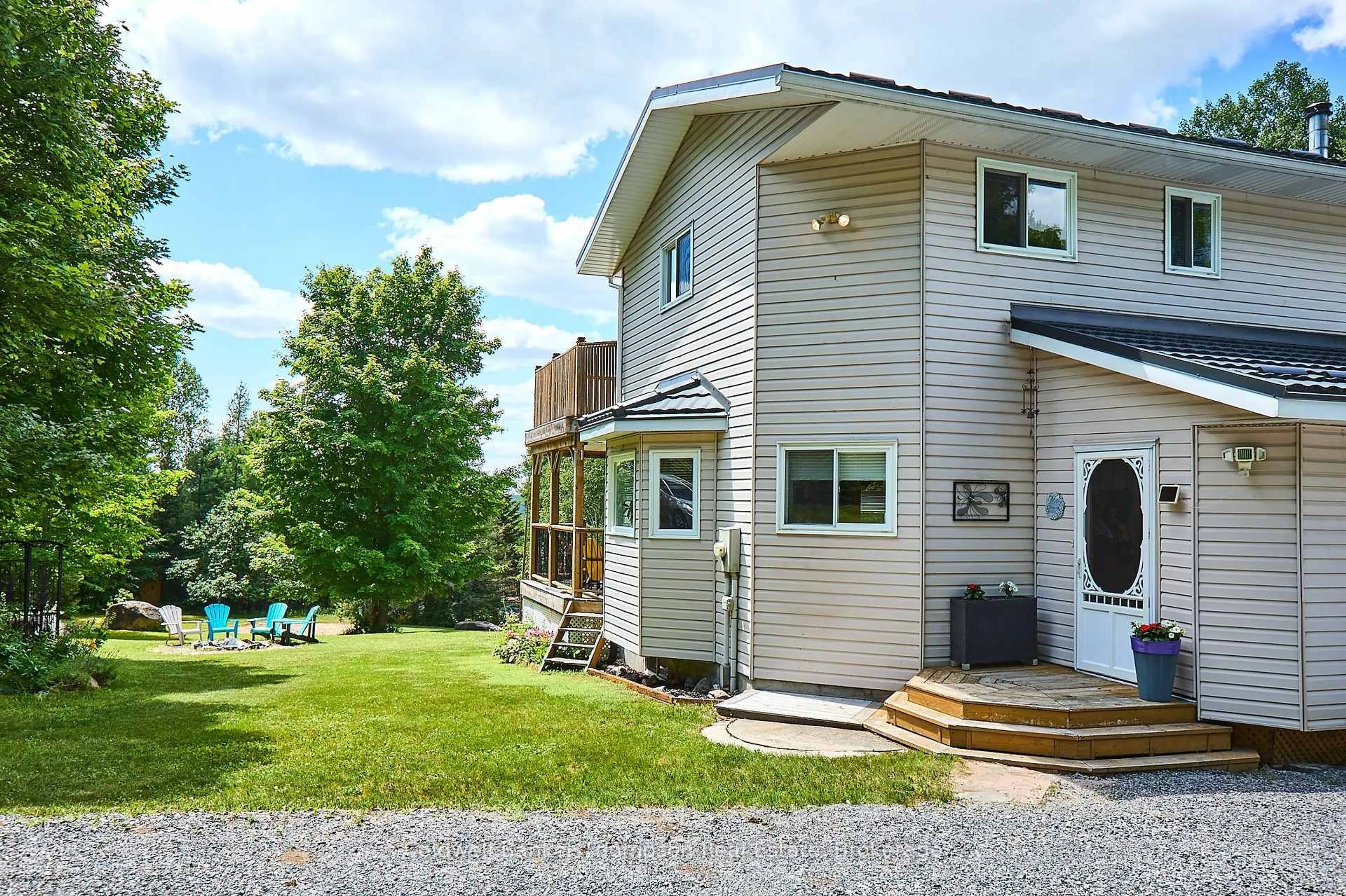 Home with vinyl exterior material, mountain view for 550 Valley View Rd, Strong Ontario P0A 1Z0