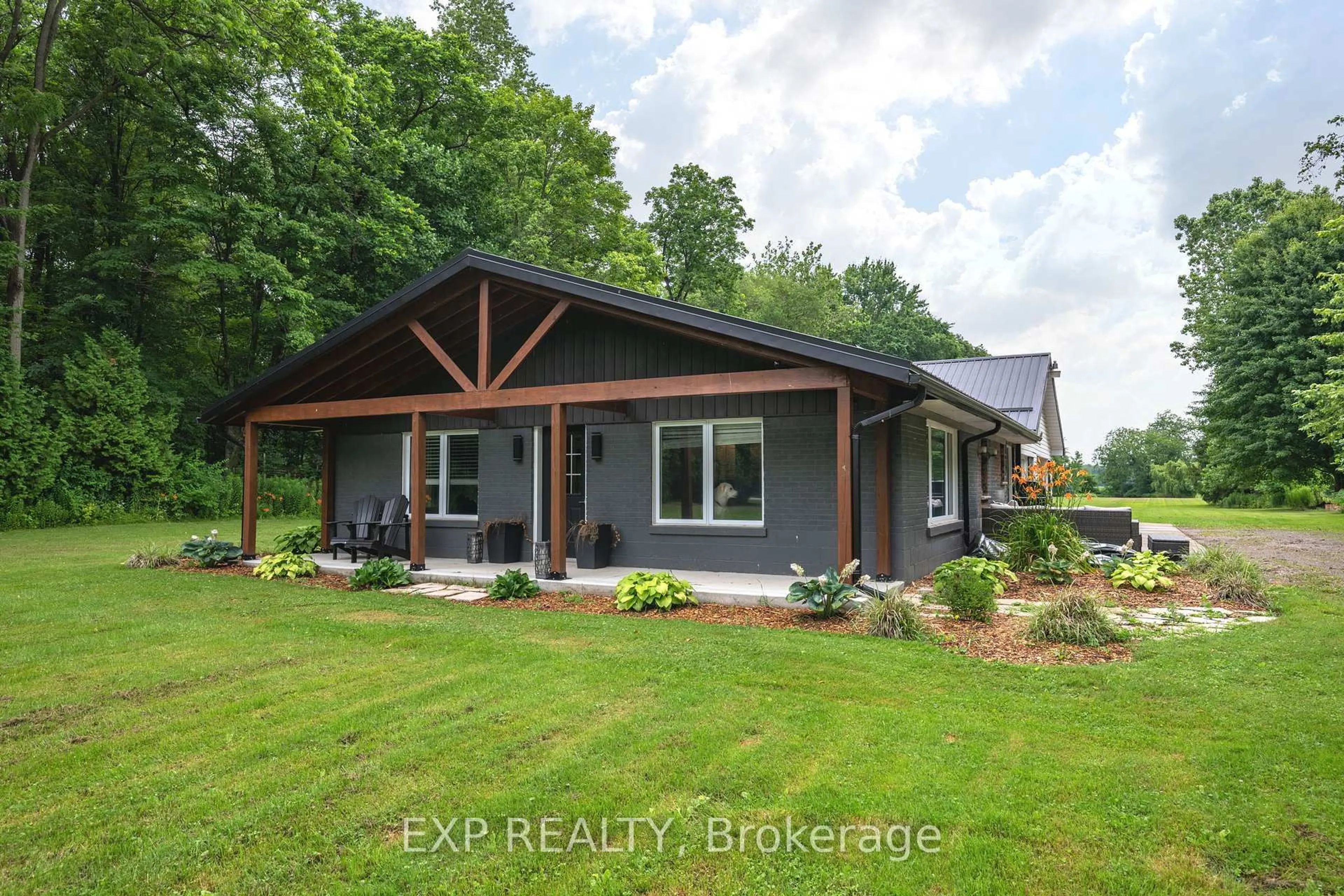 Home with vinyl exterior material, water/lake/river/ocean view for 9916 Graham Rd, West Elgin Ontario N0L 2P0