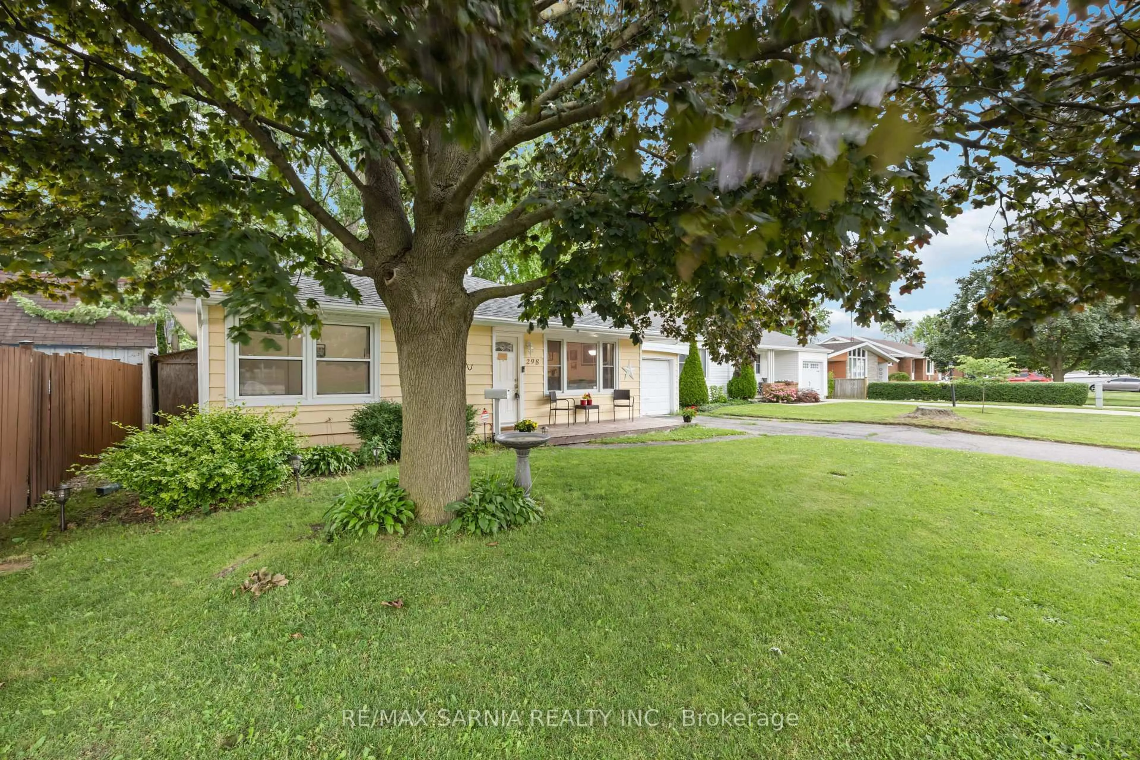 A pic from outside/outdoor area/front of a property/back of a property/a pic from drone, street for 298 Lorne Ave, Chatham-Kent Ontario N8A 3Z2