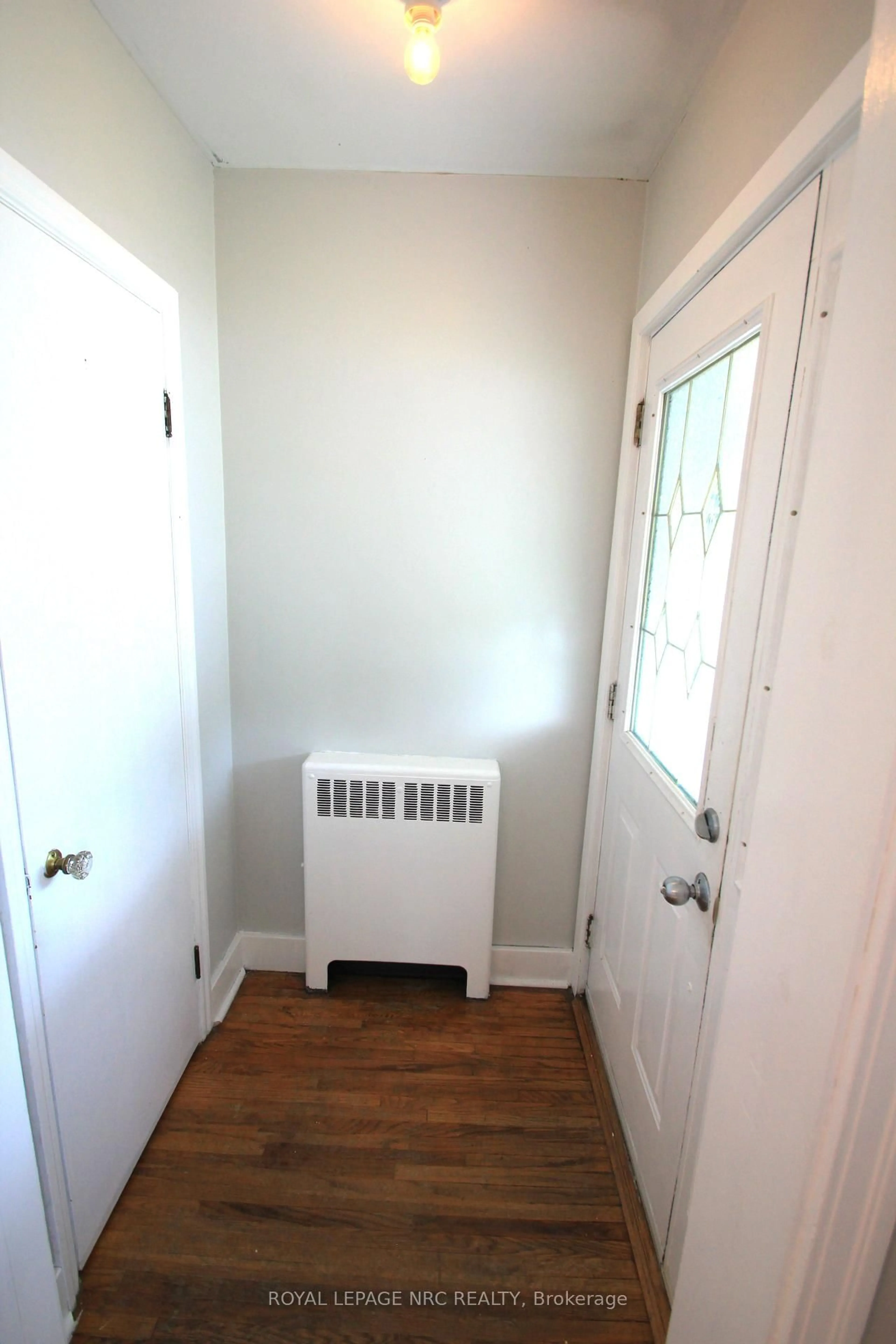 Indoor entryway for 60 Michael Ave, St. Catharines Ontario L2T 1S3