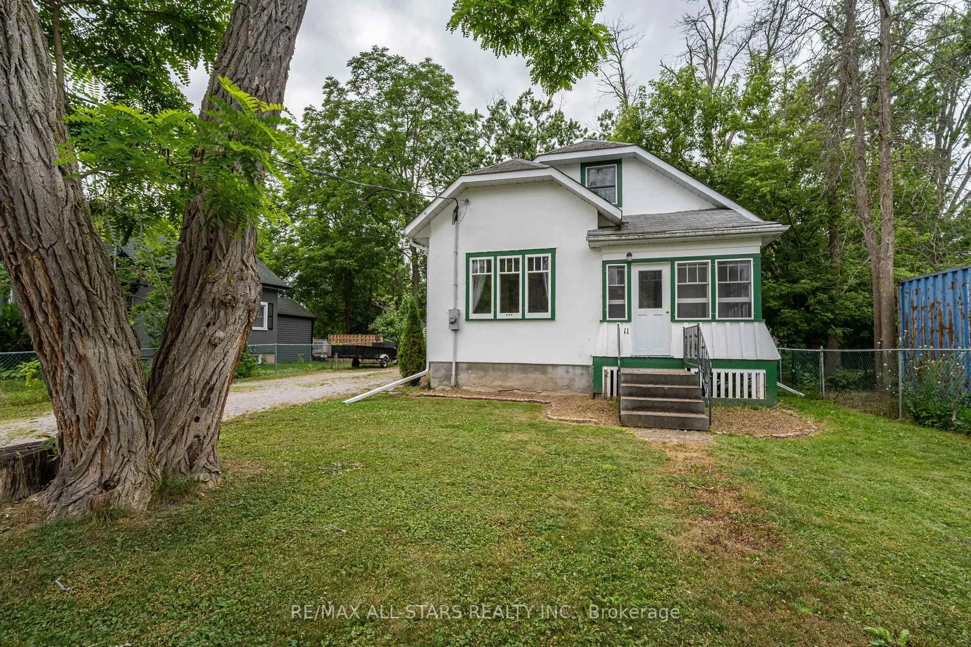 Unknown for 11 Queen St, Kawartha Lakes Ontario K0L 2W0