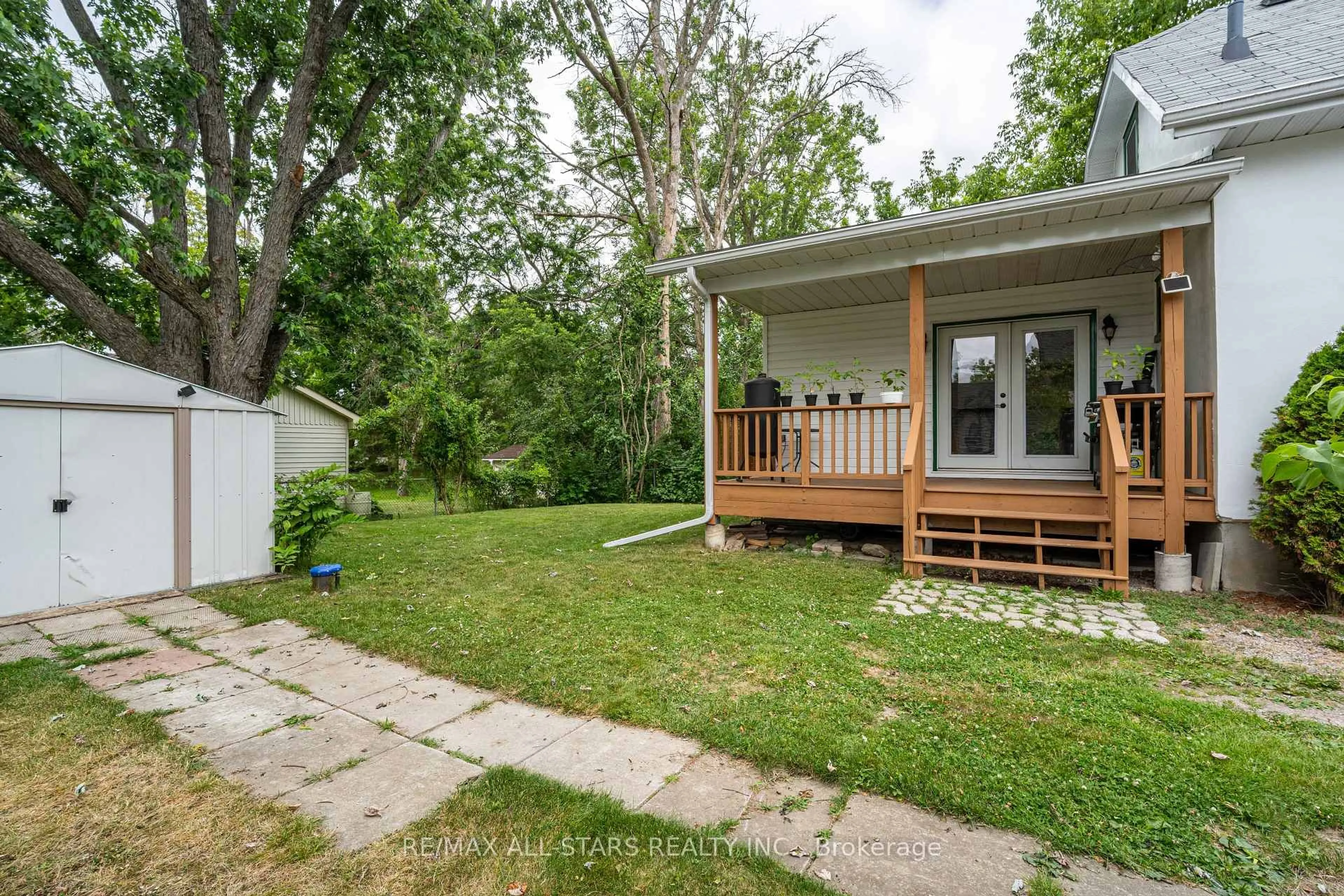 Unknown for 11 Queen St, Kawartha Lakes Ontario K0L 2W0