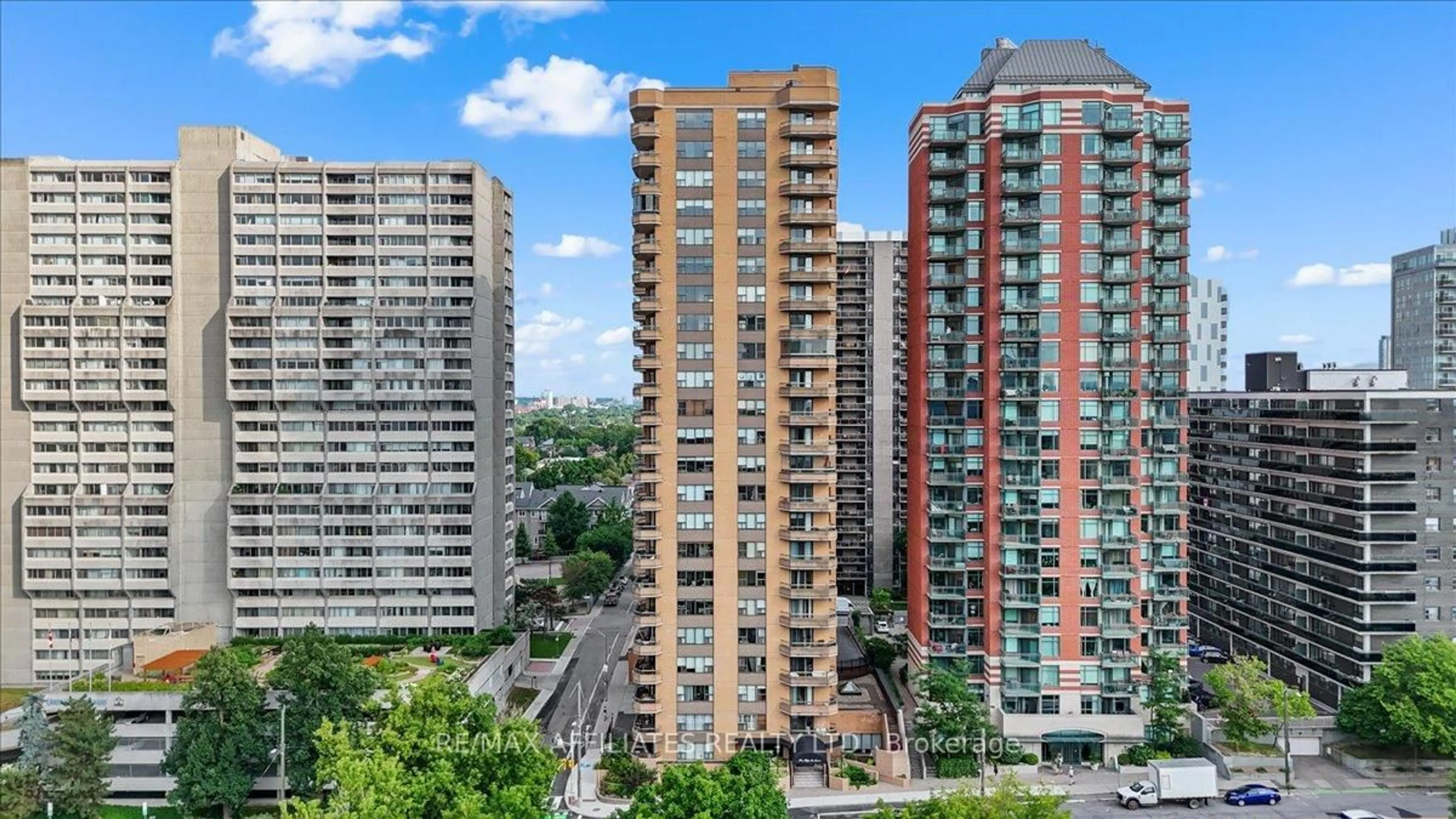 Unknown for 556 Laurier Ave #601, Ottawa Ontario K1R 7X2