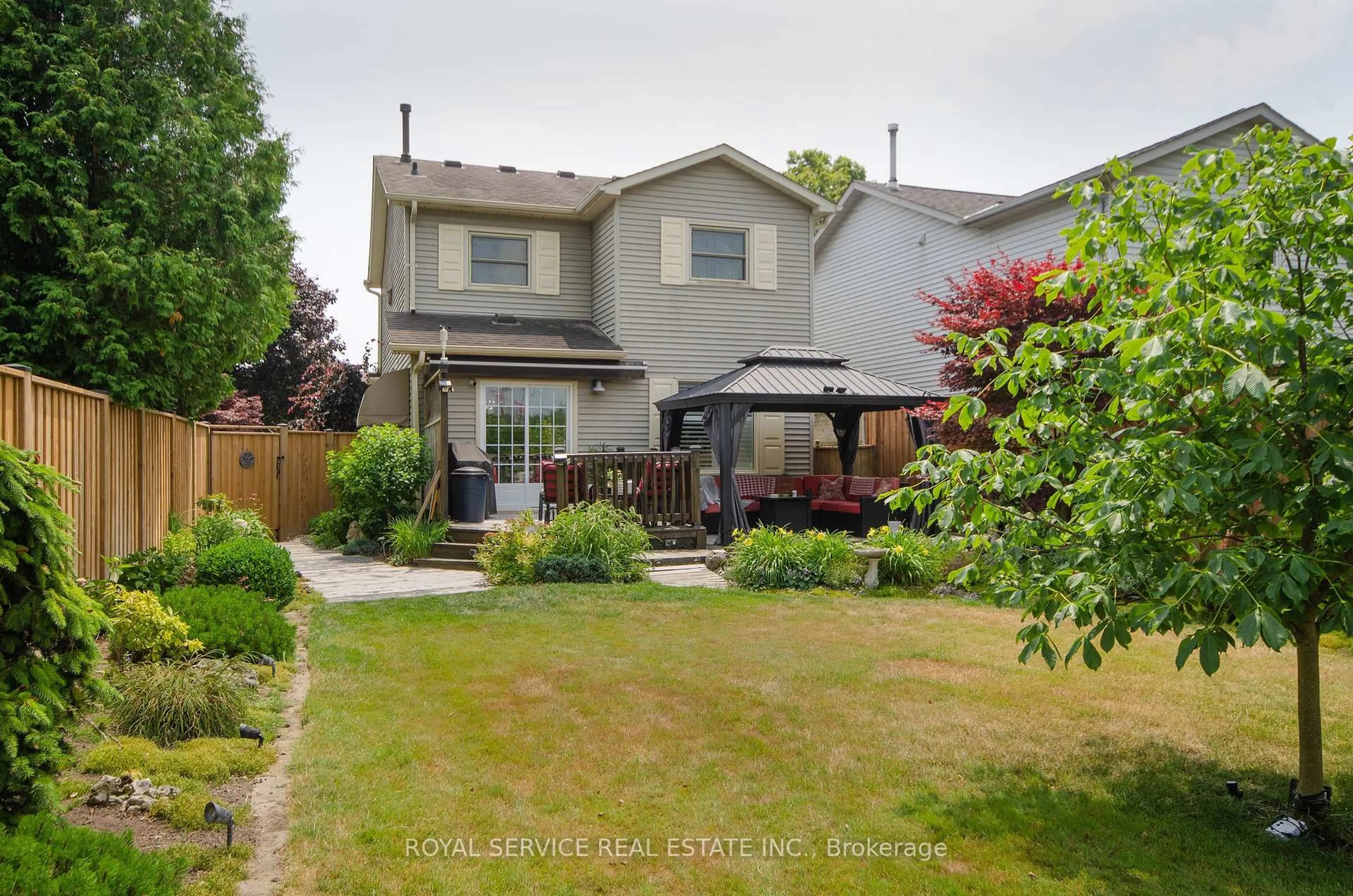 A pic from outside/outdoor area/front of a property/back of a property/a pic from drone, street for 16 Burnham Blvd, Port Hope Ontario L1A 4H4