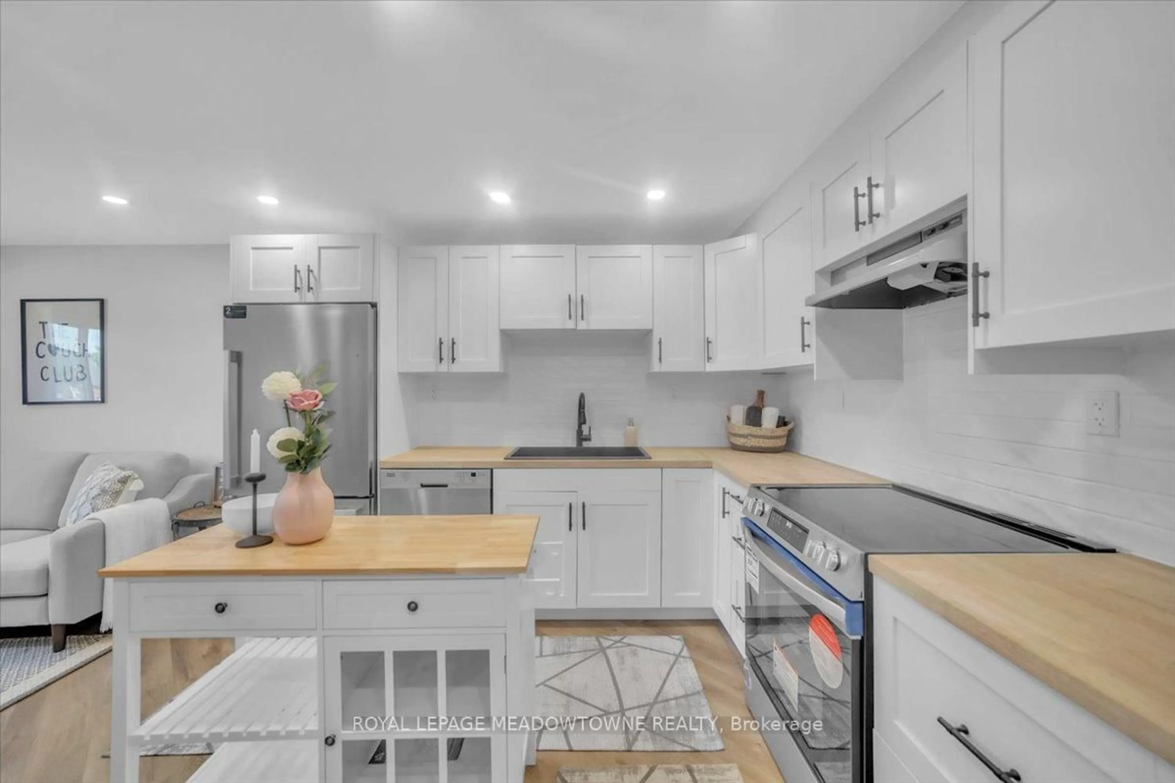 Open concept kitchen, unknown for 80 McAnulty Blvd, Hamilton Ontario L8H 3H1