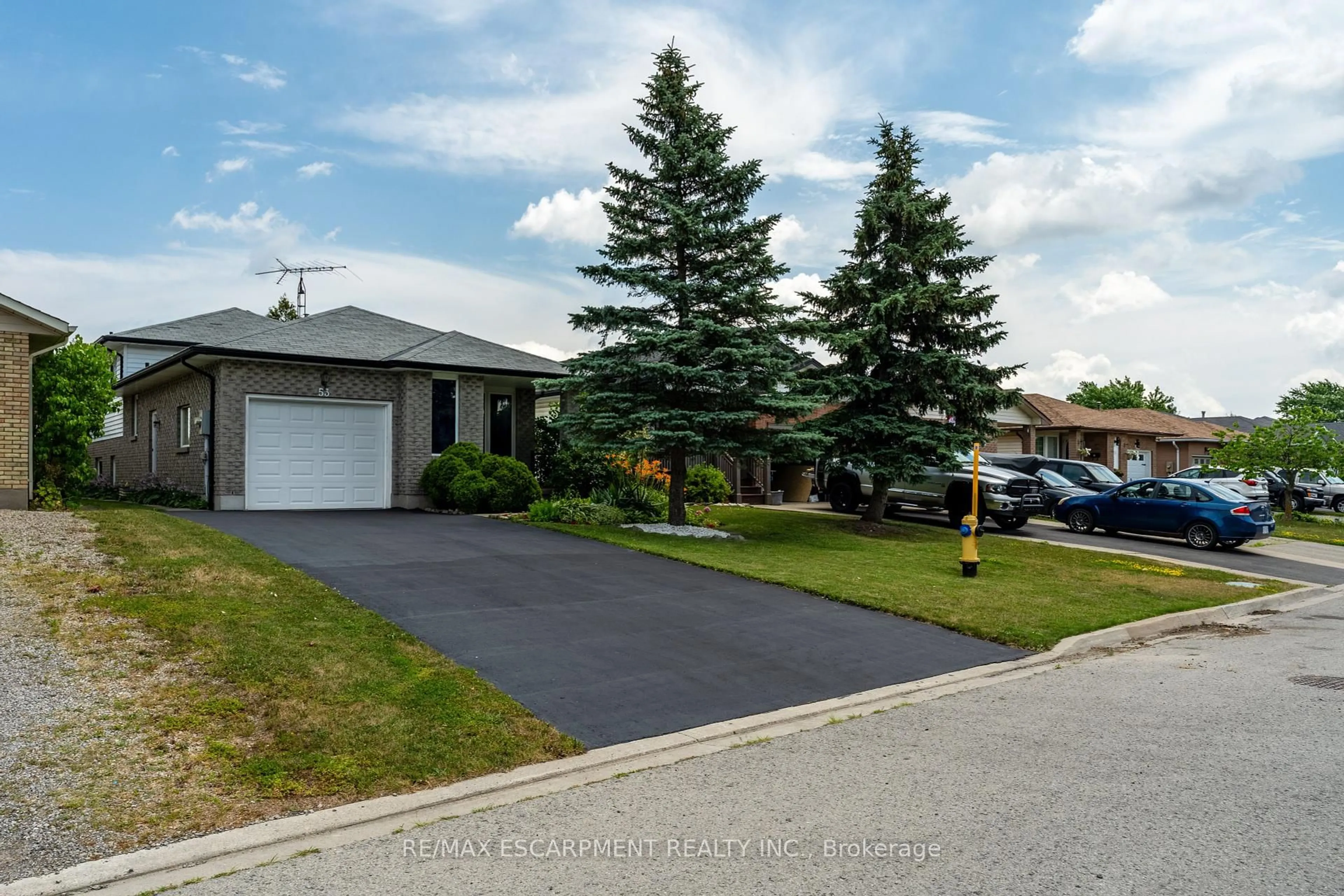 A pic from outside/outdoor area/front of a property/back of a property/a pic from drone, street for 53 Northridge Dr, West Lincoln Ontario L0R 2A0