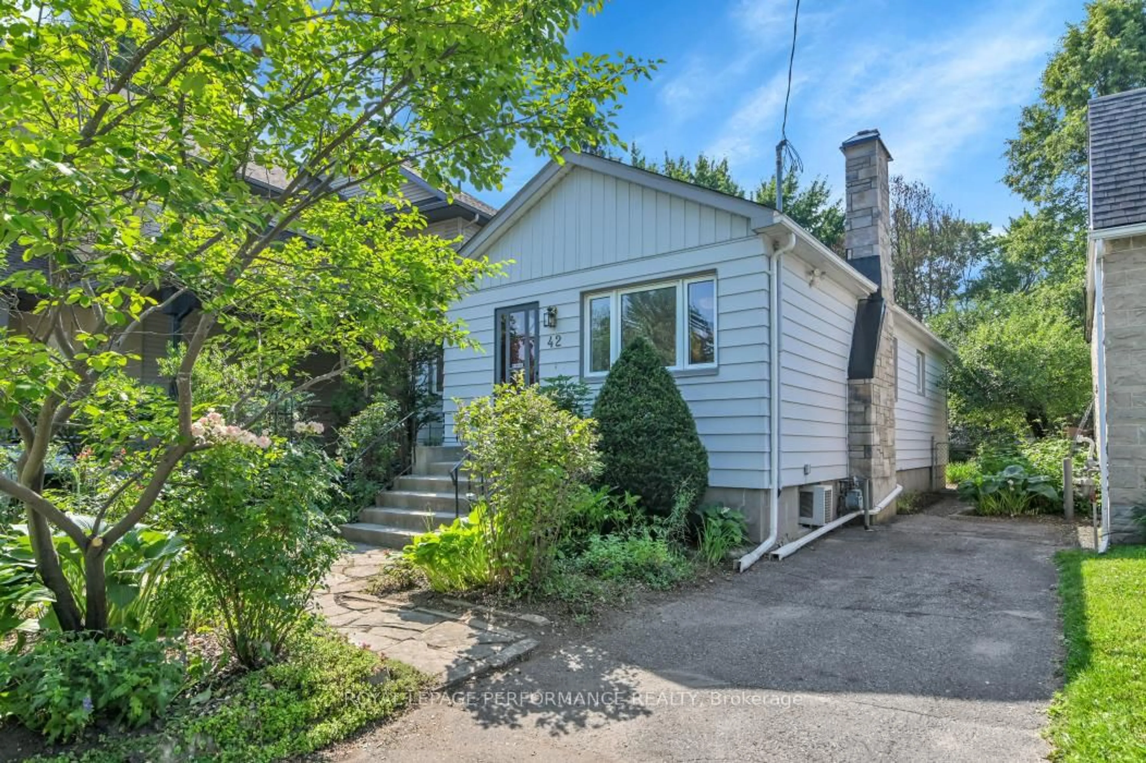 Unknown for 42 Belgrave Rd, Ottawa Ontario K1S 0M1