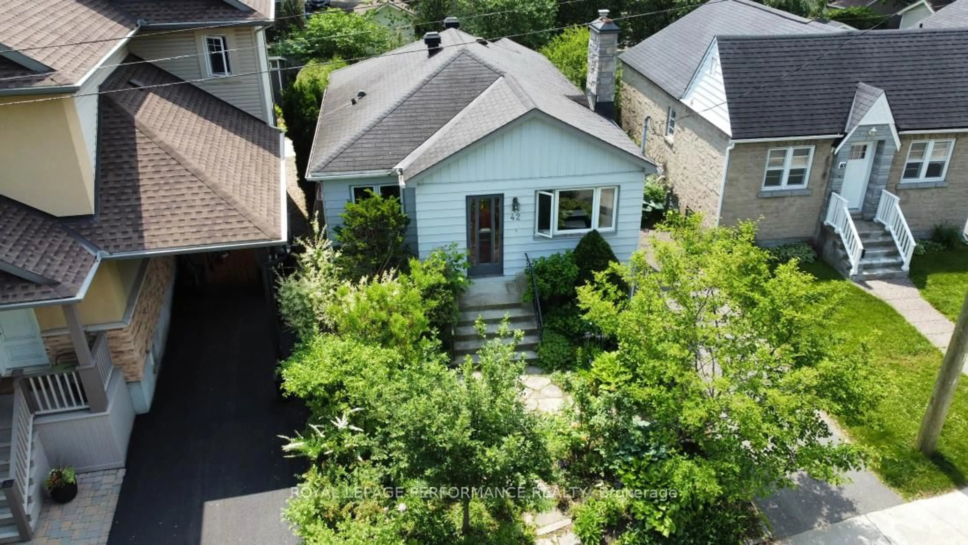 A pic from outside/outdoor area/front of a property/back of a property/a pic from drone, street for 42 Belgrave Rd, Ottawa Ontario K1S 0M1