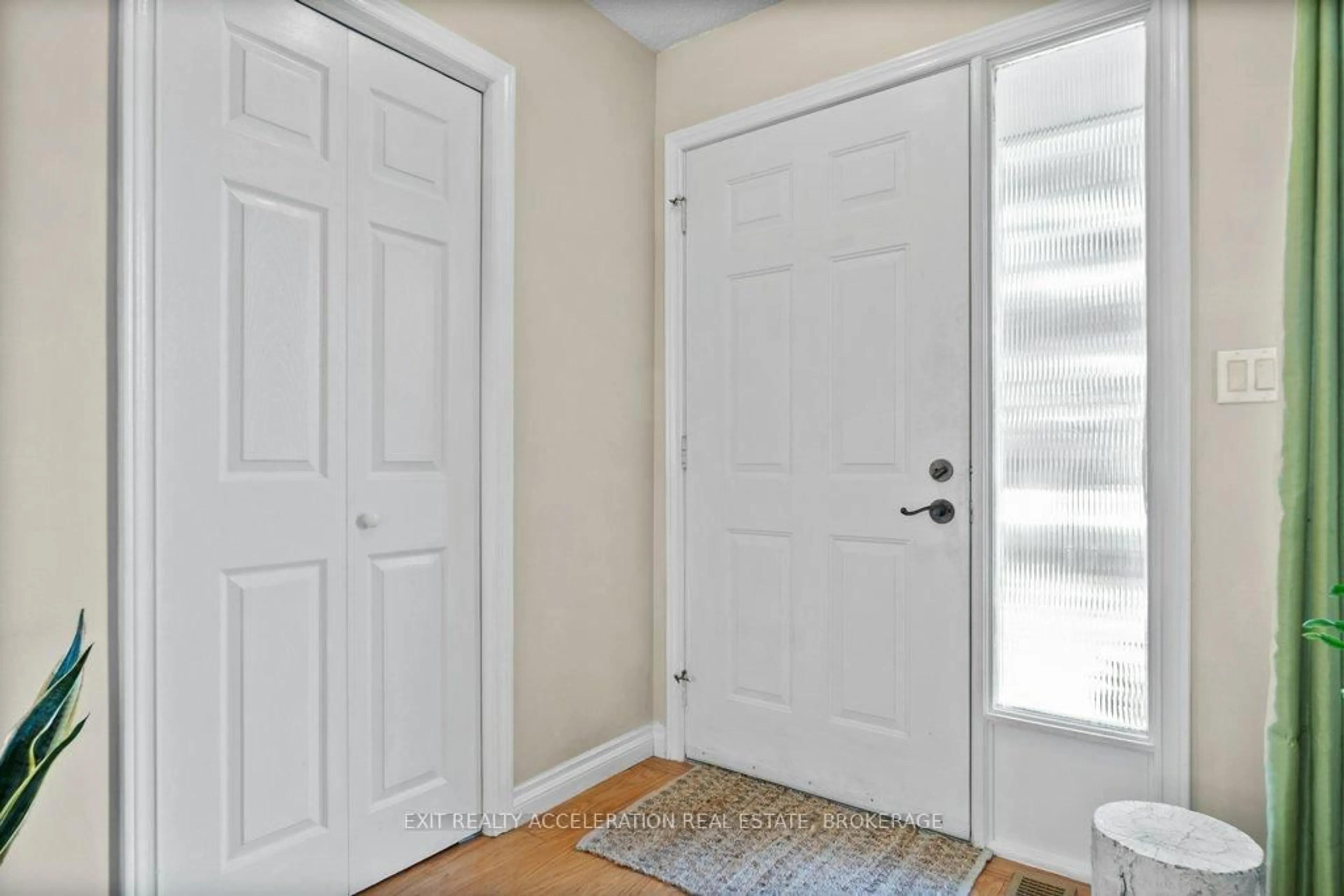 Indoor entryway for 35 Riverview Dr, Greater Napanee Ontario K7R 3A1