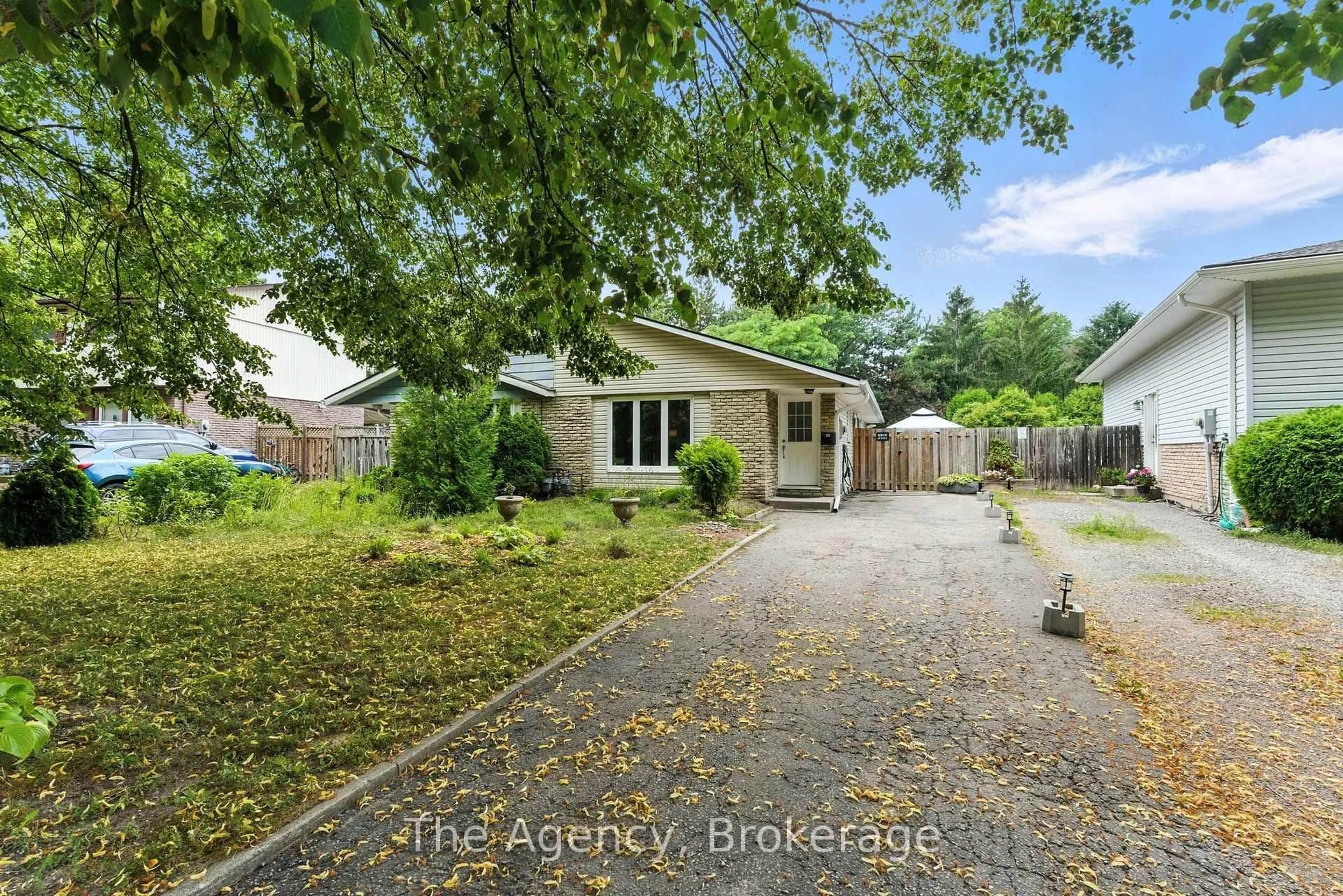 A pic from outside/outdoor area/front of a property/back of a property/a pic from drone, street for 43 Elma St, St. Catharines Ontario L2N 6Z2