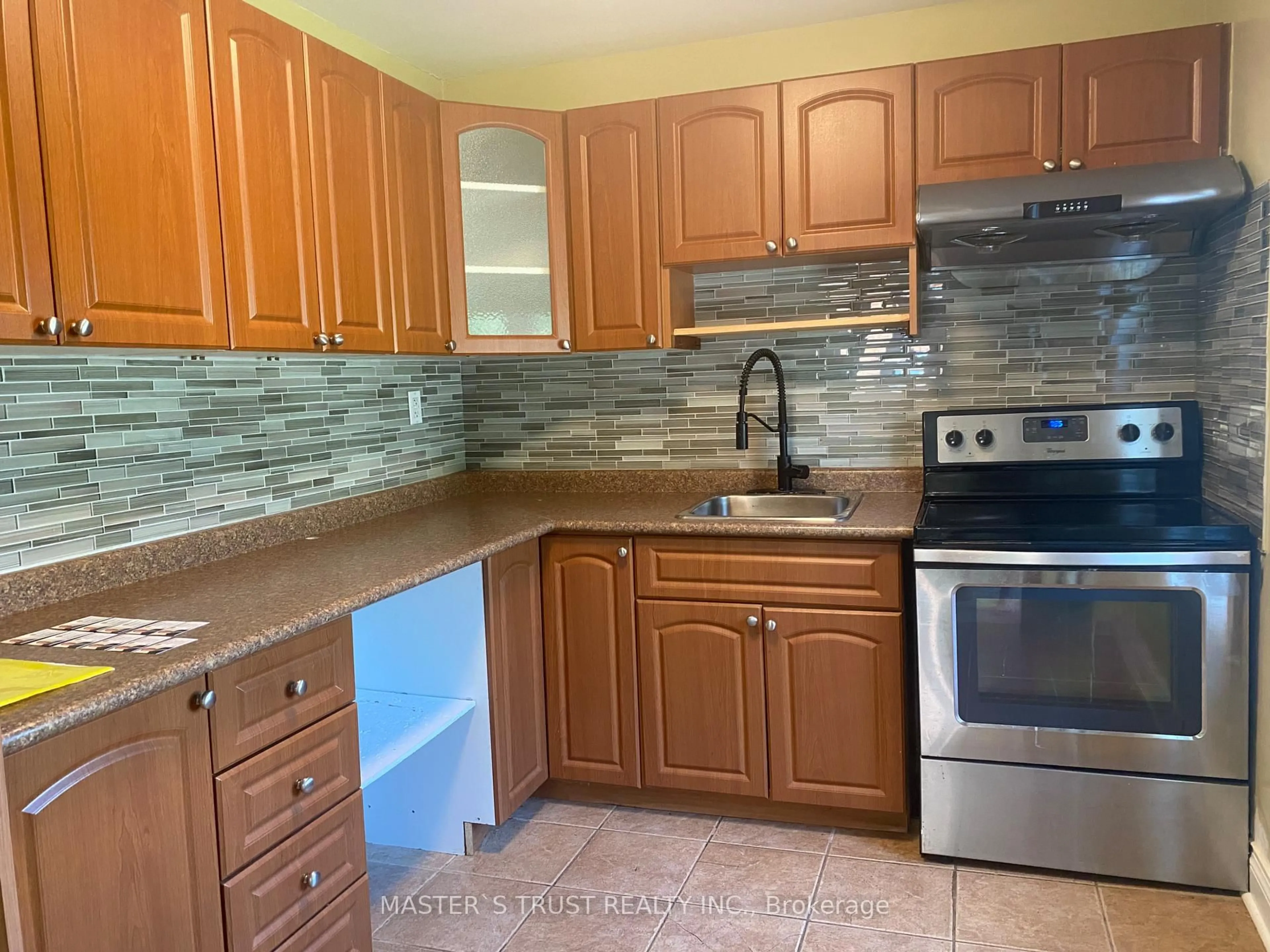 Standard kitchen, ceramic/tile floor for 6203 Main St, Niagara Falls Ontario L2G 6A5