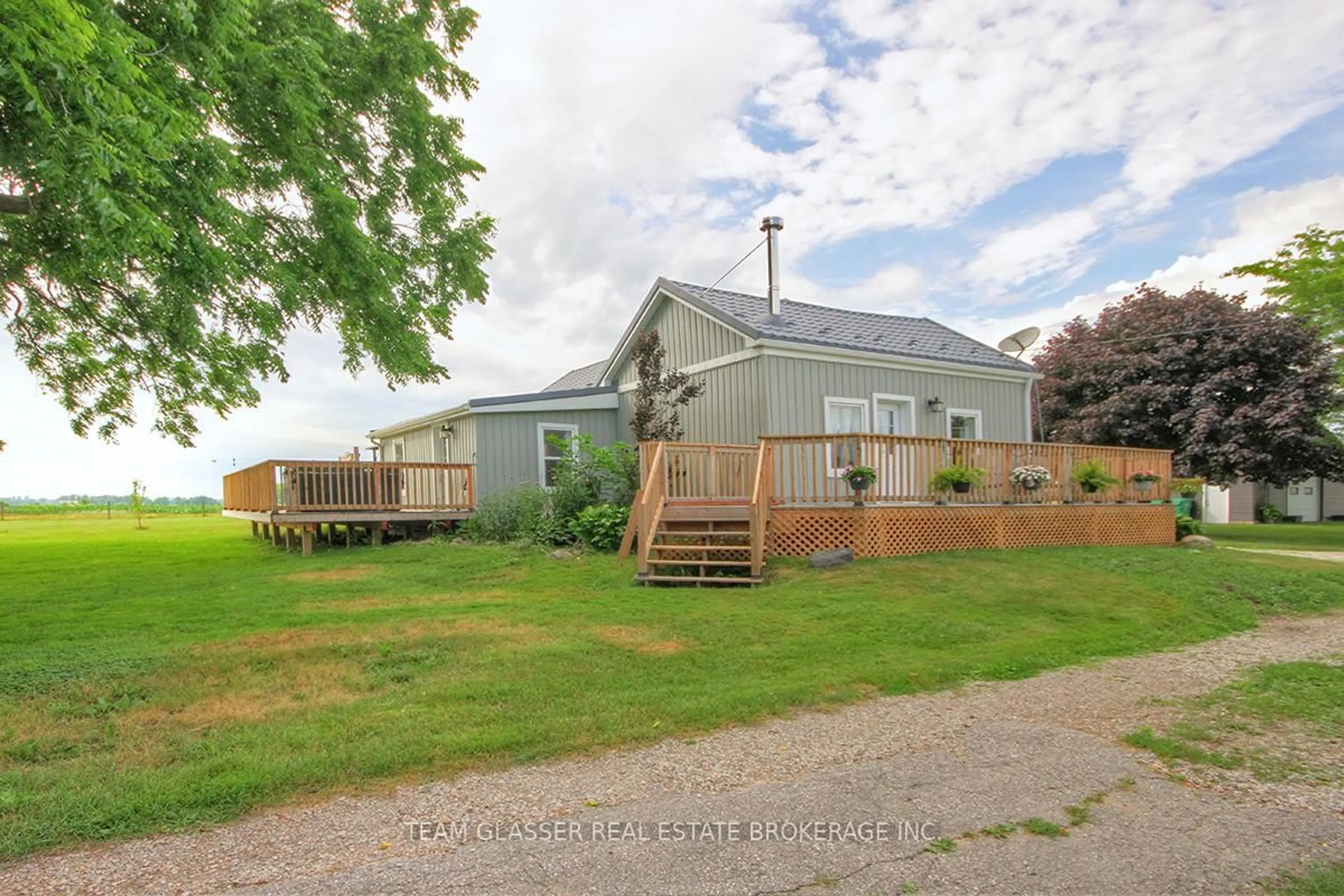 A pic from outside/outdoor area/front of a property/back of a property/a pic from drone, street for 4978 GLENDON Dr, Southwest Middlesex Ontario N0L 1A0