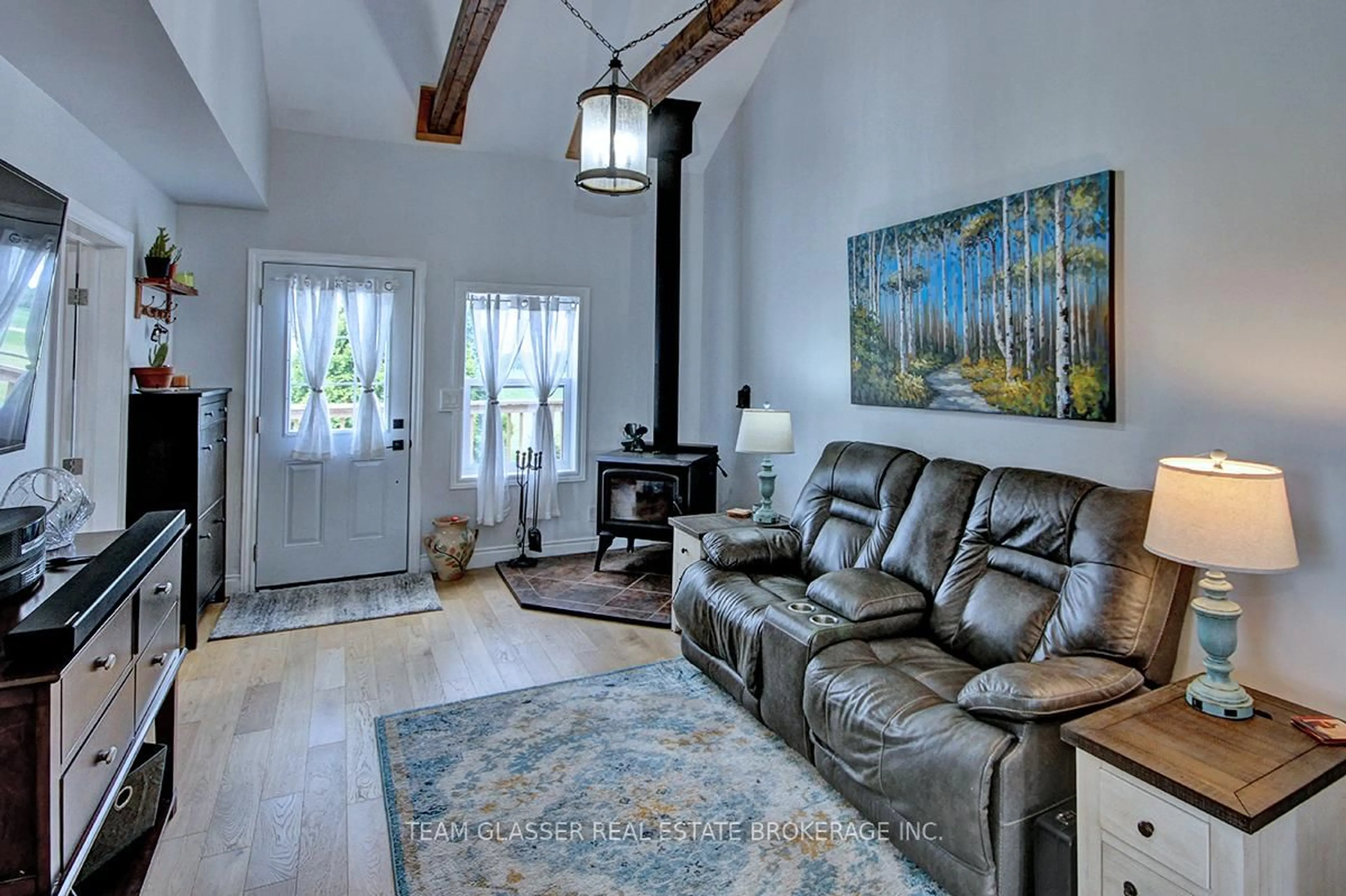 Living room with furniture, unknown for 4978 GLENDON Dr, Southwest Middlesex Ontario N0L 1A0