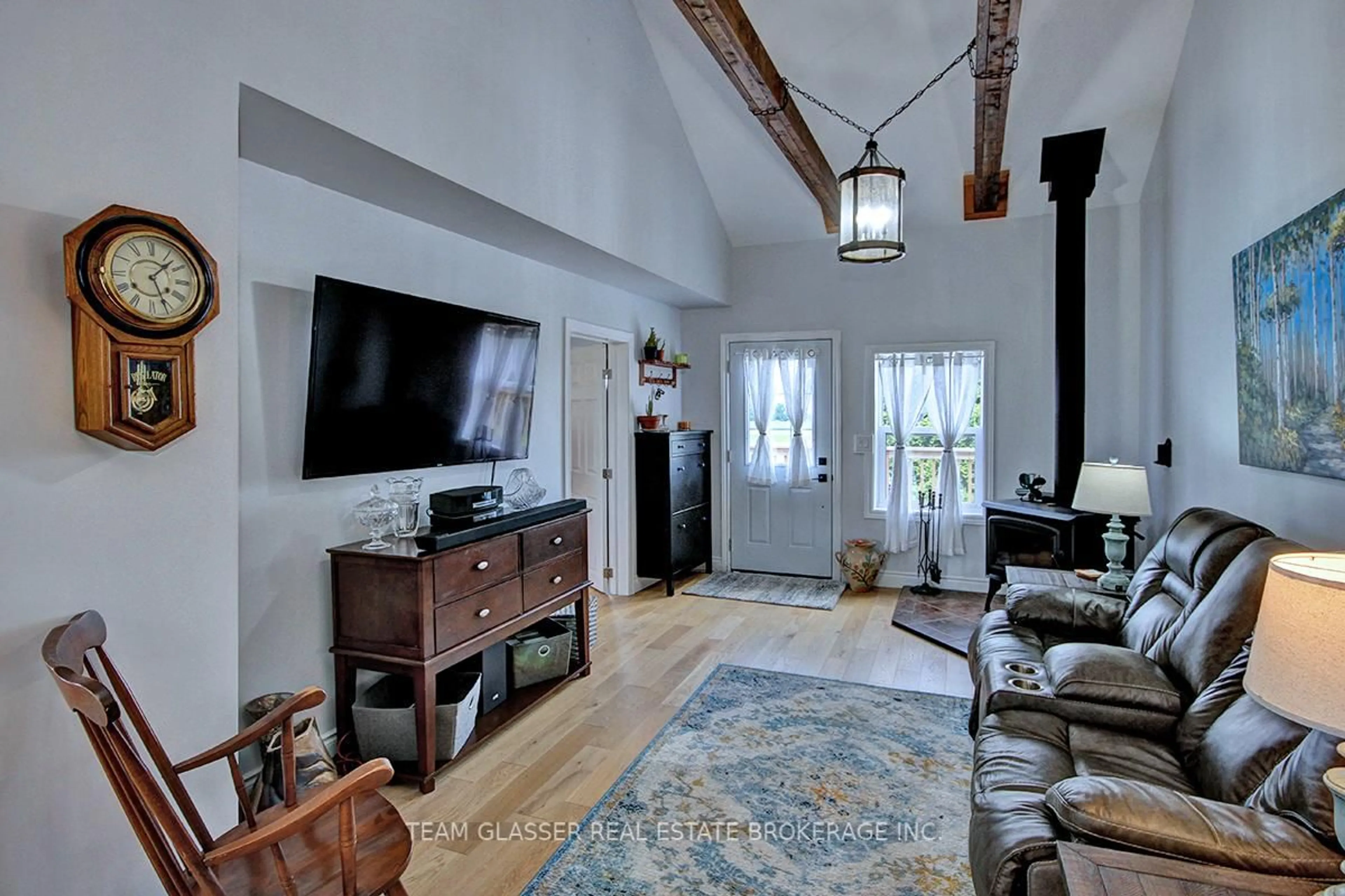 Living room with furniture, unknown for 4978 GLENDON Dr, Southwest Middlesex Ontario N0L 1A0