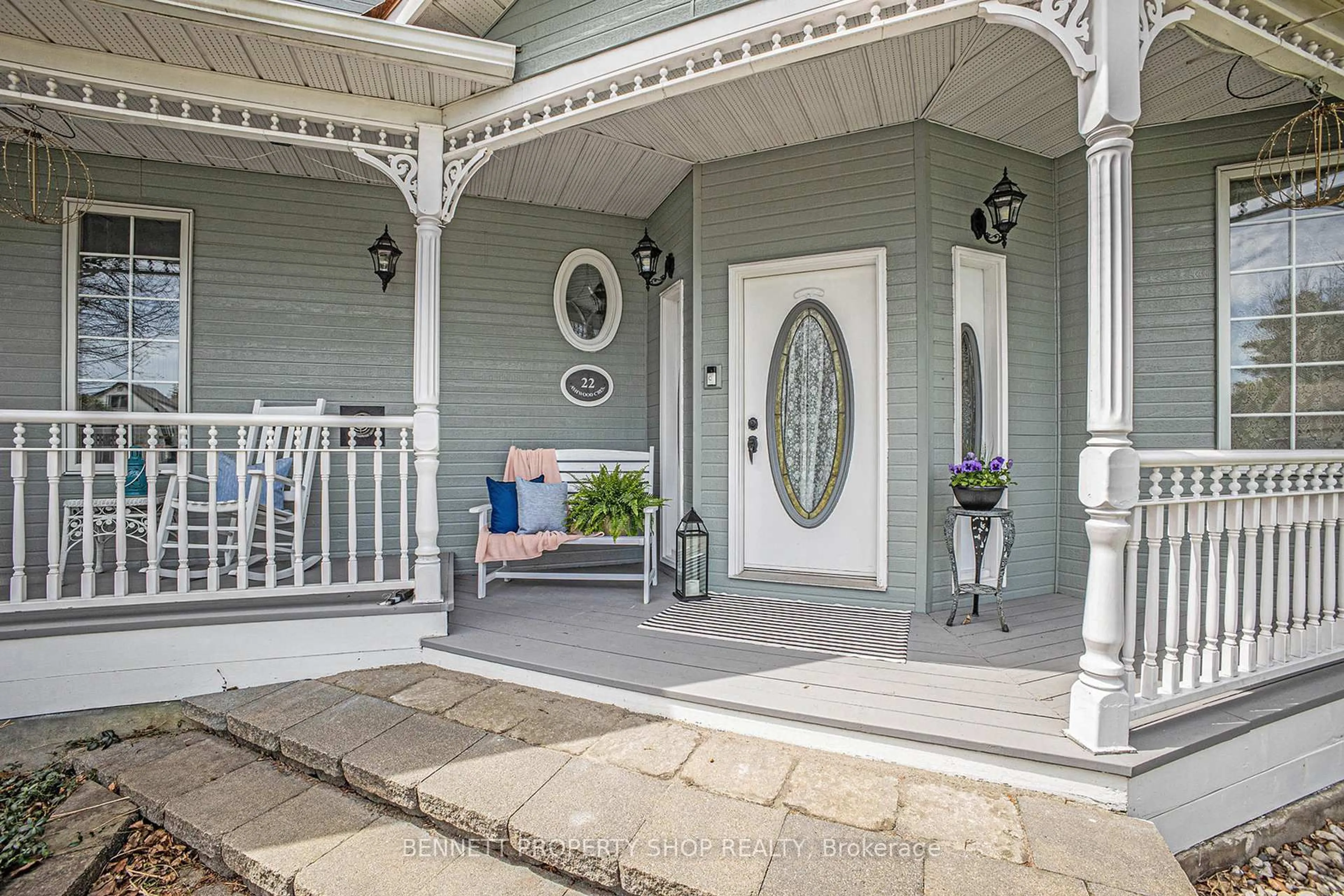 Indoor entryway for 22 Ashwood Cres, Ottawa Ontario K2G 2S8
