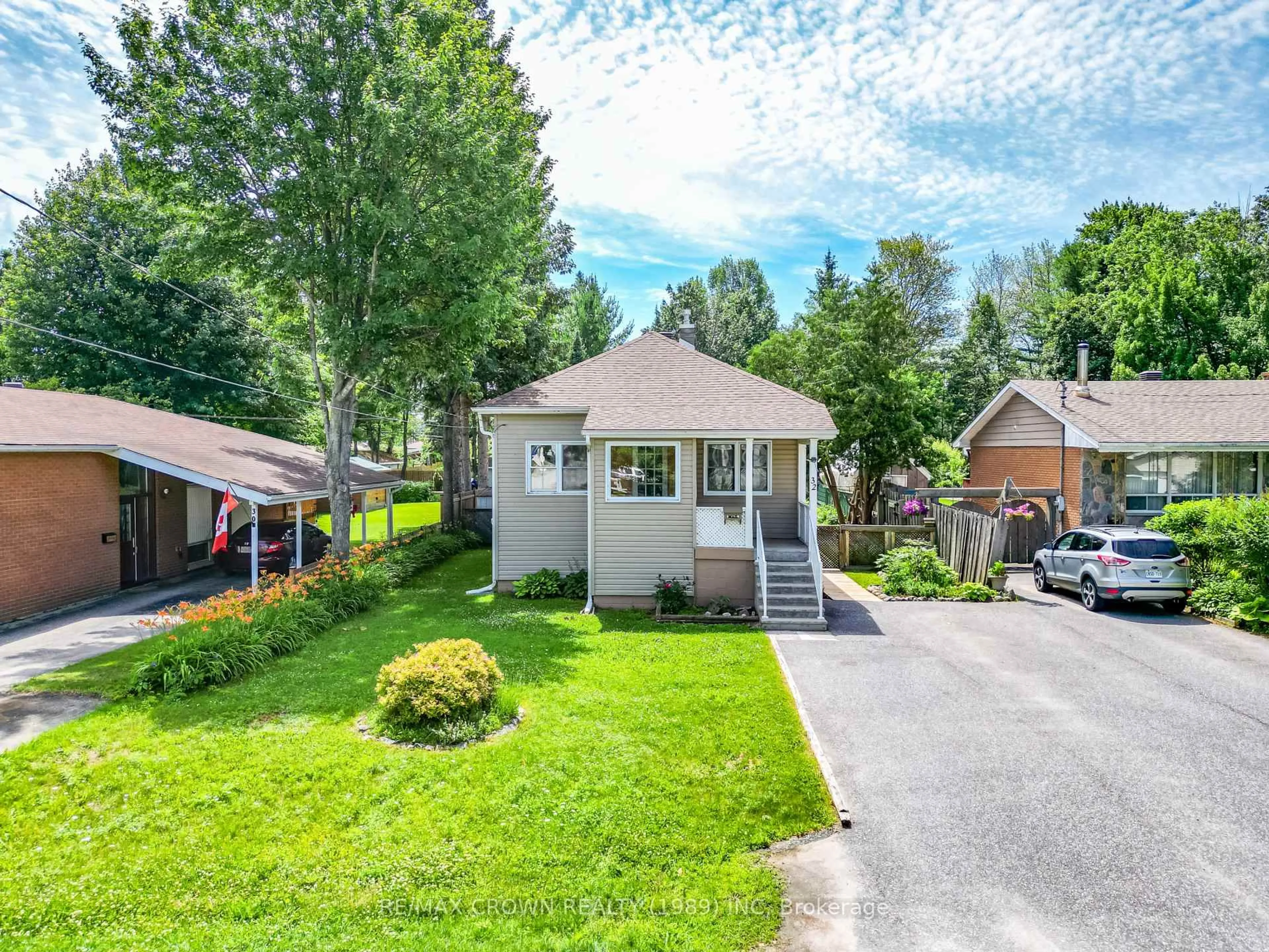 A pic from outside/outdoor area/front of a property/back of a property/a pic from drone, street for 32 Gertrude St, North Bay Ontario P1A 1J3
