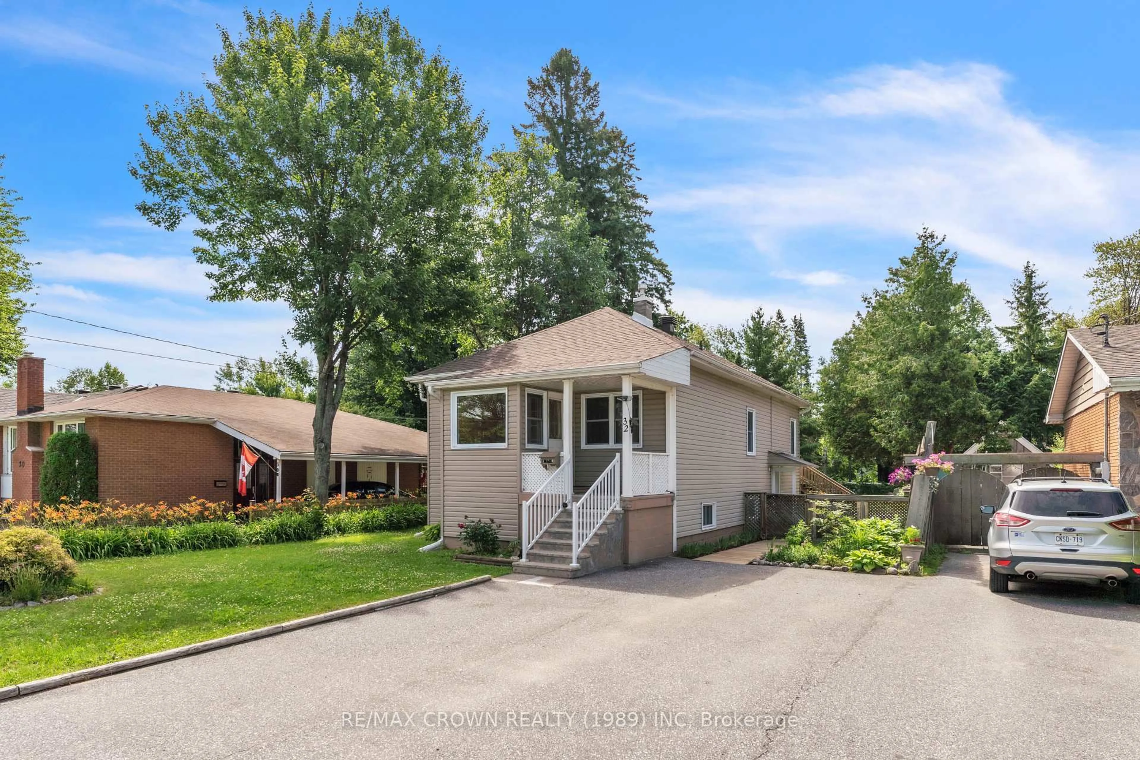 Home with vinyl exterior material, street for 32 Gertrude St, North Bay Ontario P1A 1J3
