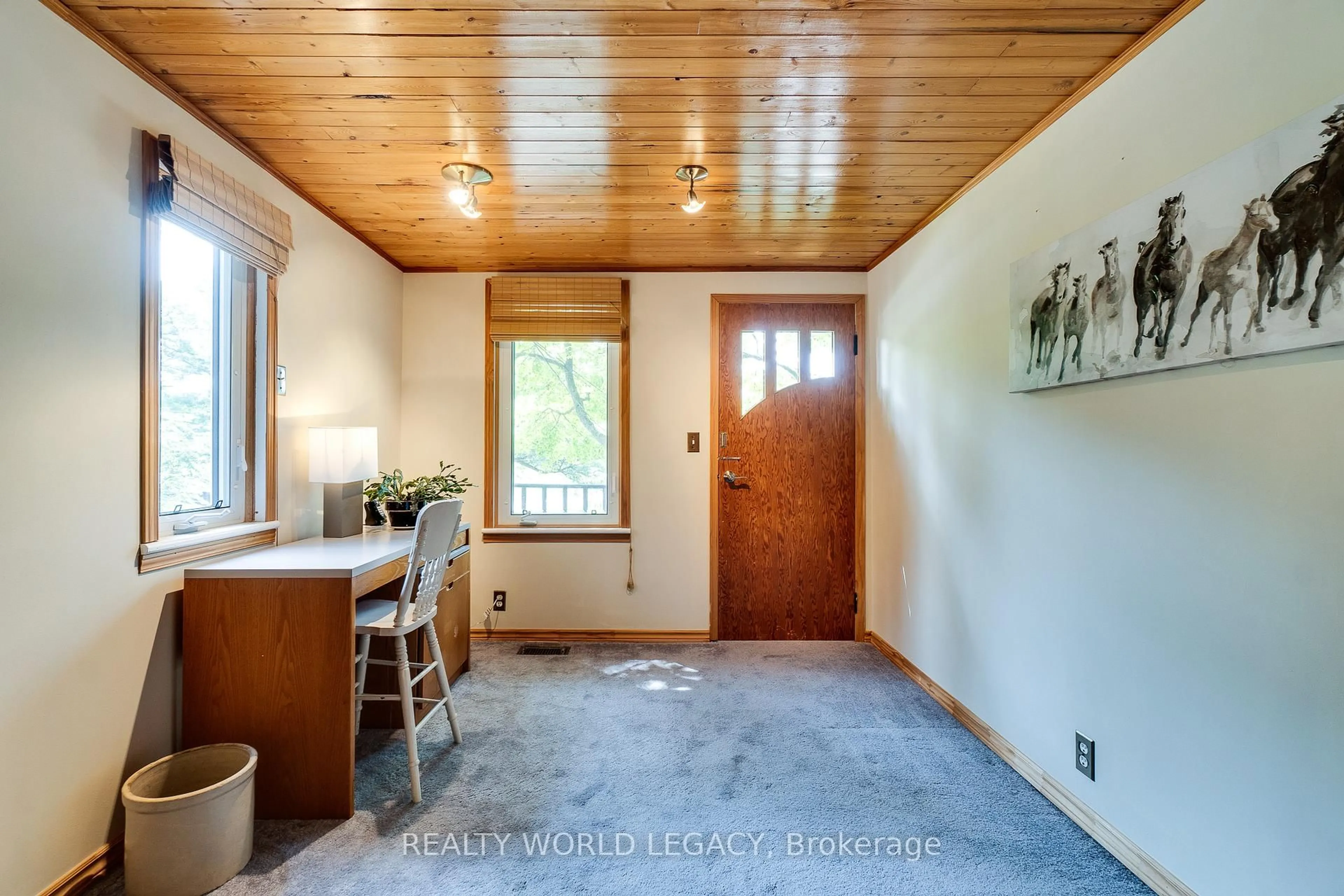 Indoor entryway for 44 Parkside Ave, Hamilton Ontario L9H 2S7